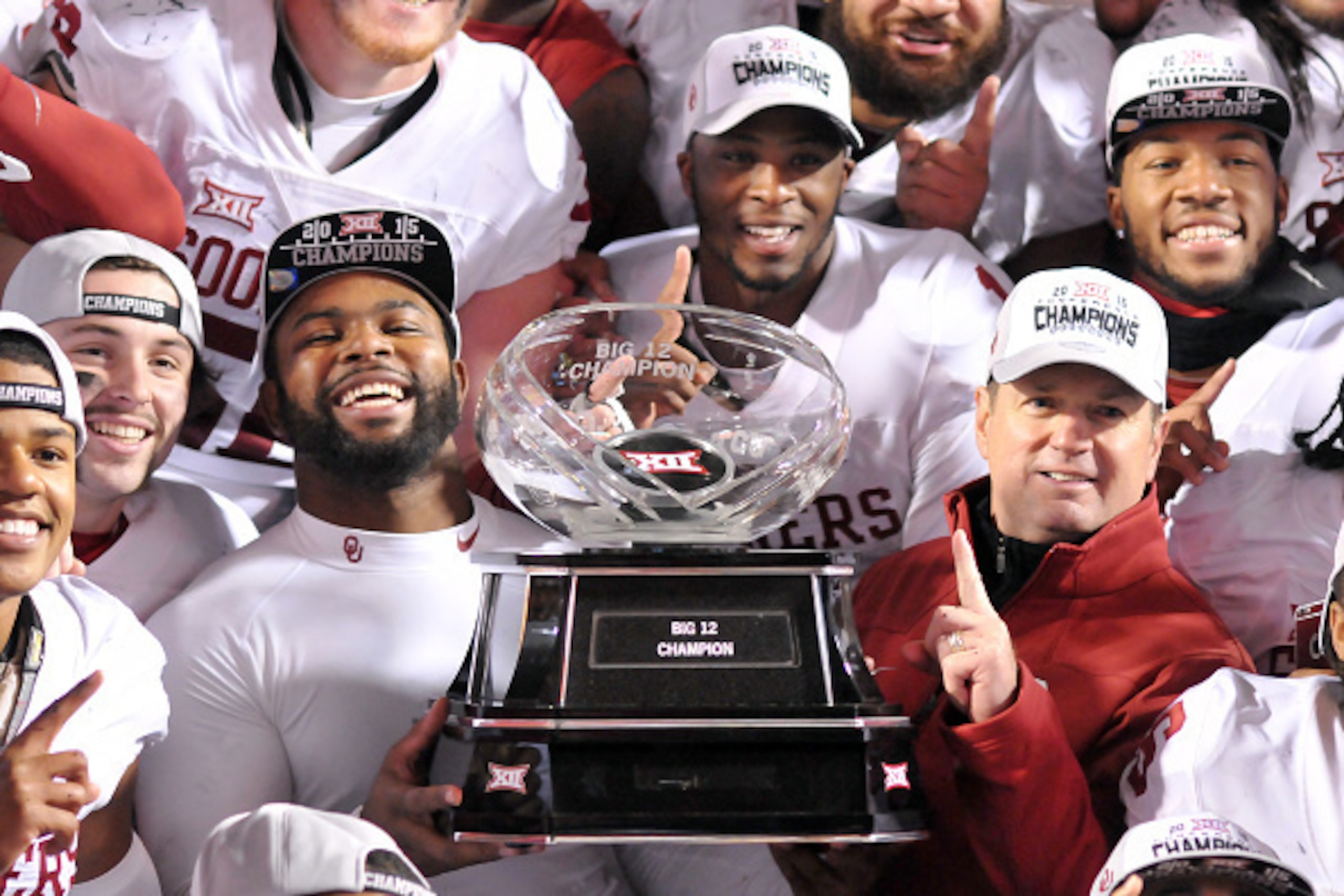 STILLWATER, OK - NOVEMBER 28: Quarterback Baker Mayfield #6 linebacker Eric Striker #19 and head coach Bob Stoops of the Oklahoma Sooners pose with the Big XII Championship trophy after defeating the Oklahoma State Cowboys on November 28, 2015 at Boone Pi
