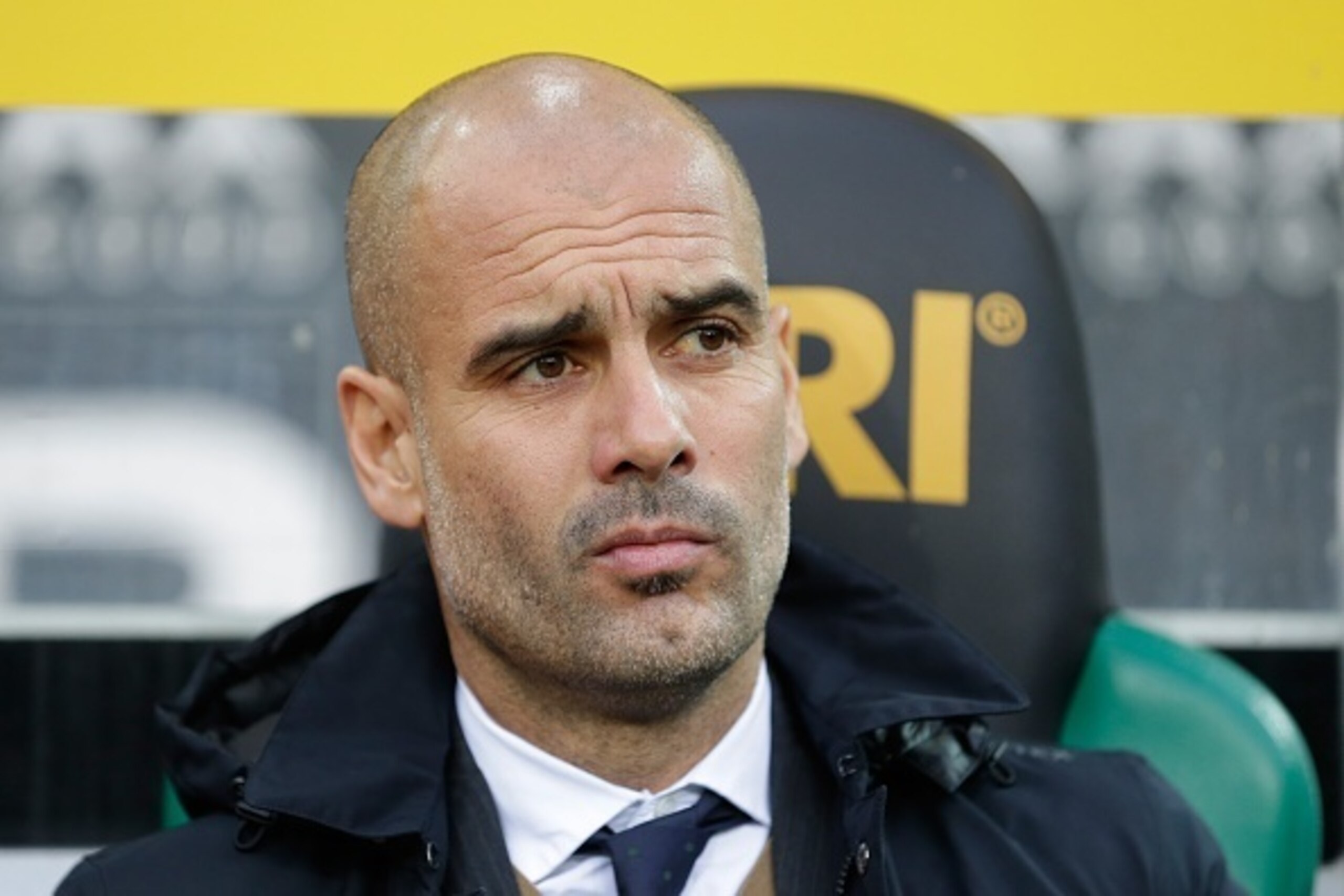 coach Josep Guardiola of Bayern Munchen during the Bundesliga match between Borussia Mönchengladbach and Bayern München on December 5, 2015 at the Borussia-Park in Mönchengladbach, Germany.(Photo by VI Images via Getty Images)