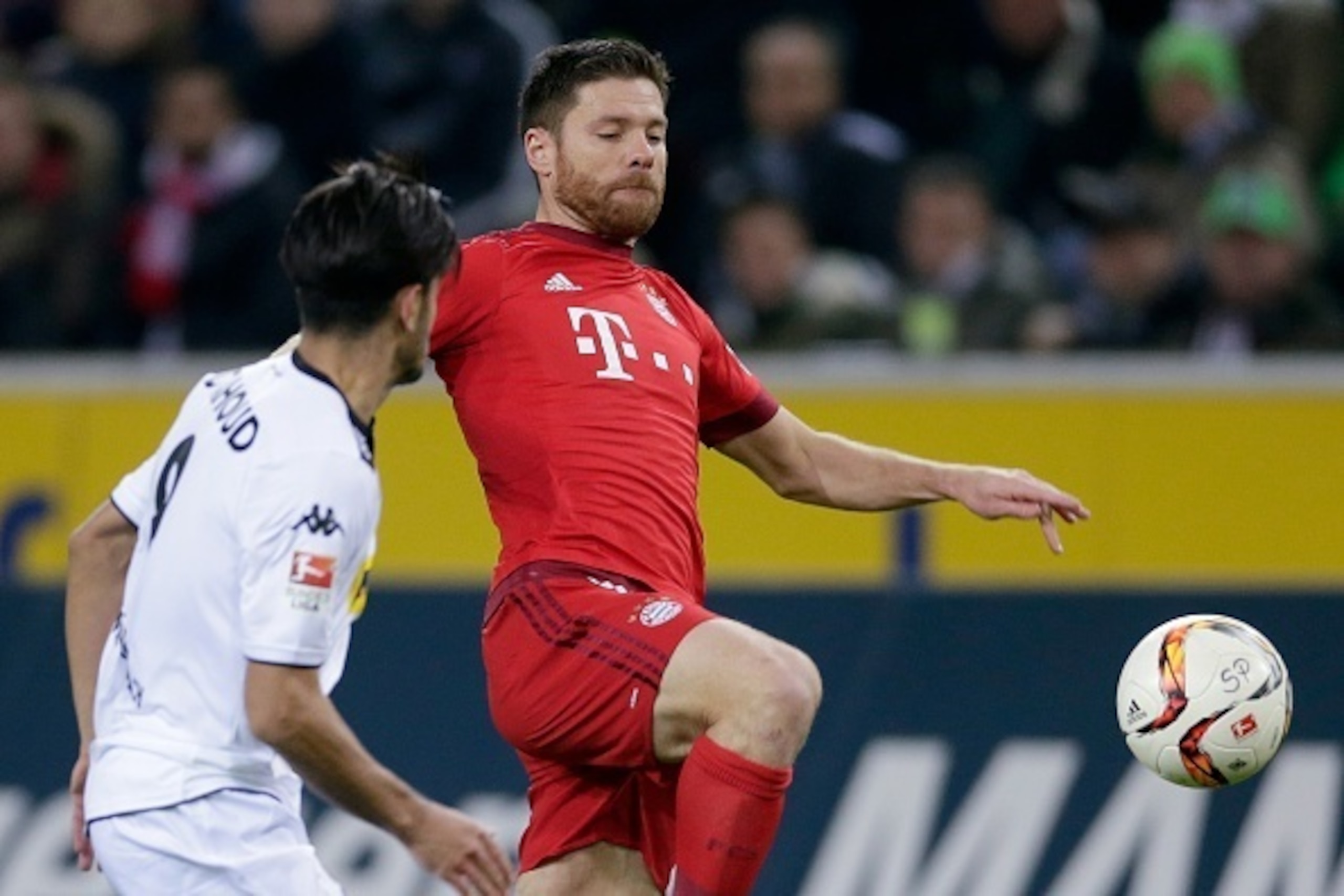 (L-R) Mahmoud Dahoud of Borussia Monchengladbach, Xabi Alonso of Bayern Munchen during the Bundesliga match between Borussia Mönchengladbach and Bayern München on December 5, 2015 at the Borussia-Park in Mönchengladbach, Germany.(Photo by VI Images via Ge (L-R) Mahmoud Dahoud of Borussia Monchengladbach, Xabi Alonso of Bayern Munchen during the Bundesliga match between Borussia Mönchengladbach and Bayern München on December 5, 2015 at the Borussia-Park in Mönchengladbach, Germany.(Photo by VI Images via Ge