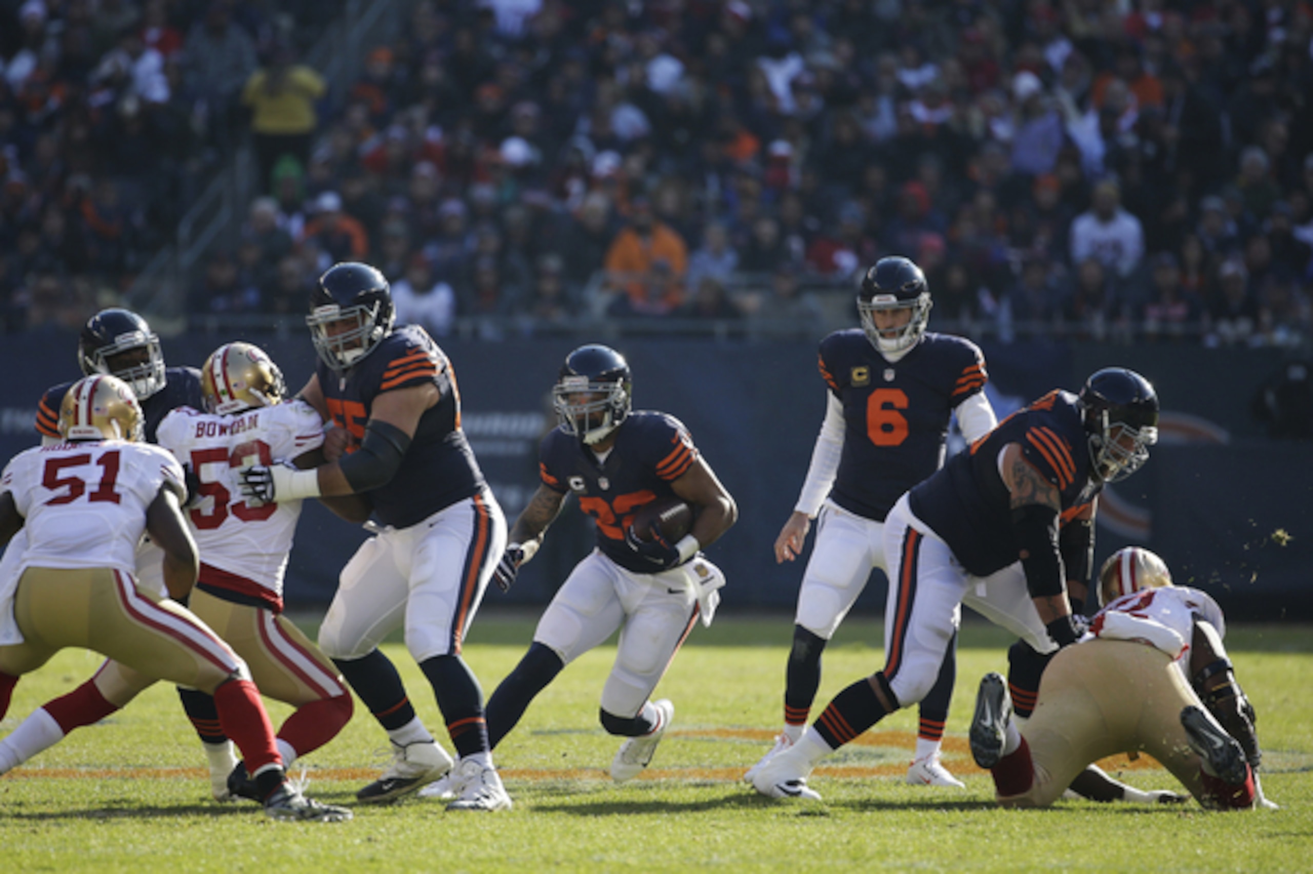 Matt Forte (No. 22) gained 84 yards on the ground, but the offense struggled as a whole against the 49ers.