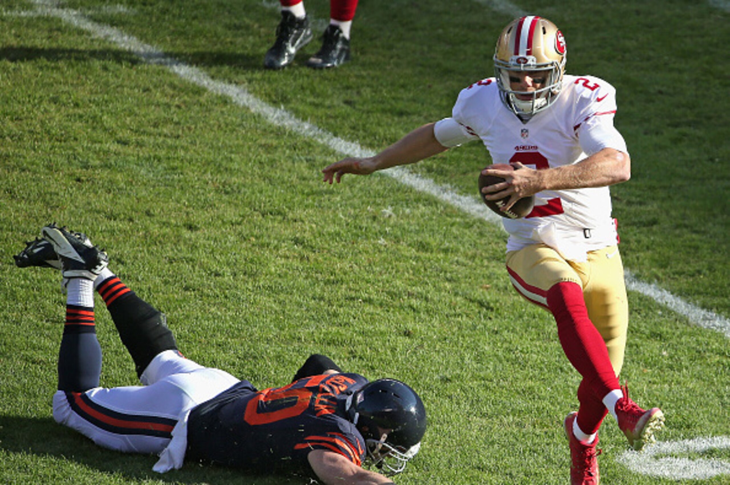 CHICAGO, IL - DECEMBER 06: Blaine Gabbert #2 of the San Francisco 49ers runs around Shea McClellin #50 of the Chicago Bears for a first down at Soldier Field on December 6, 2015 in Chicago, Illinois. The 49ers defeated the Bears 26-20 in overtime. (Photo 