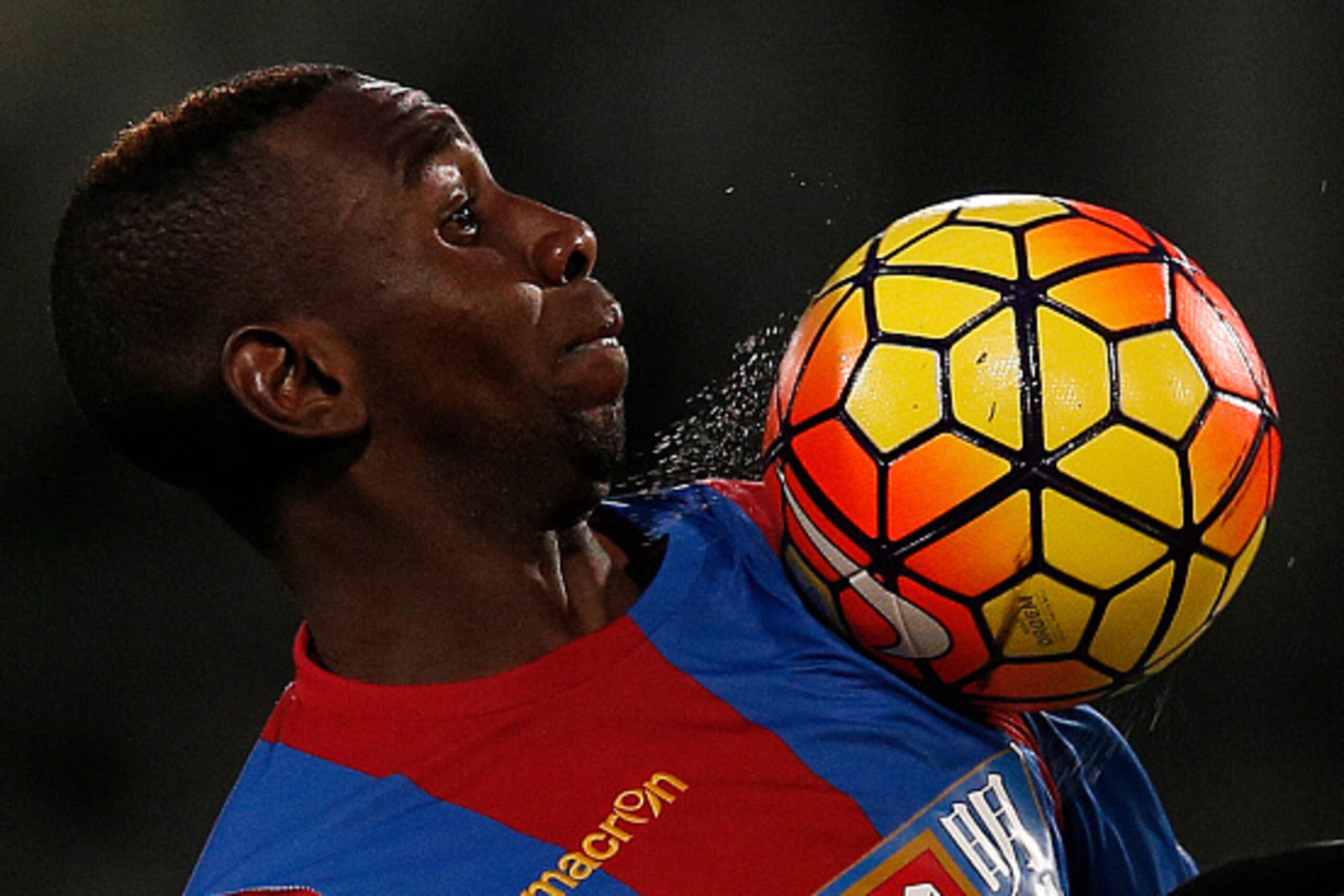 Crystal Palace's French-born Congolese midfielder Yannick Bolasie controls the ball during the English Premier League football match between Crystal Palace and Newcastle United at Selhurst Park in south London on November 28, 2015.     / AFP / ADRIAN DENN