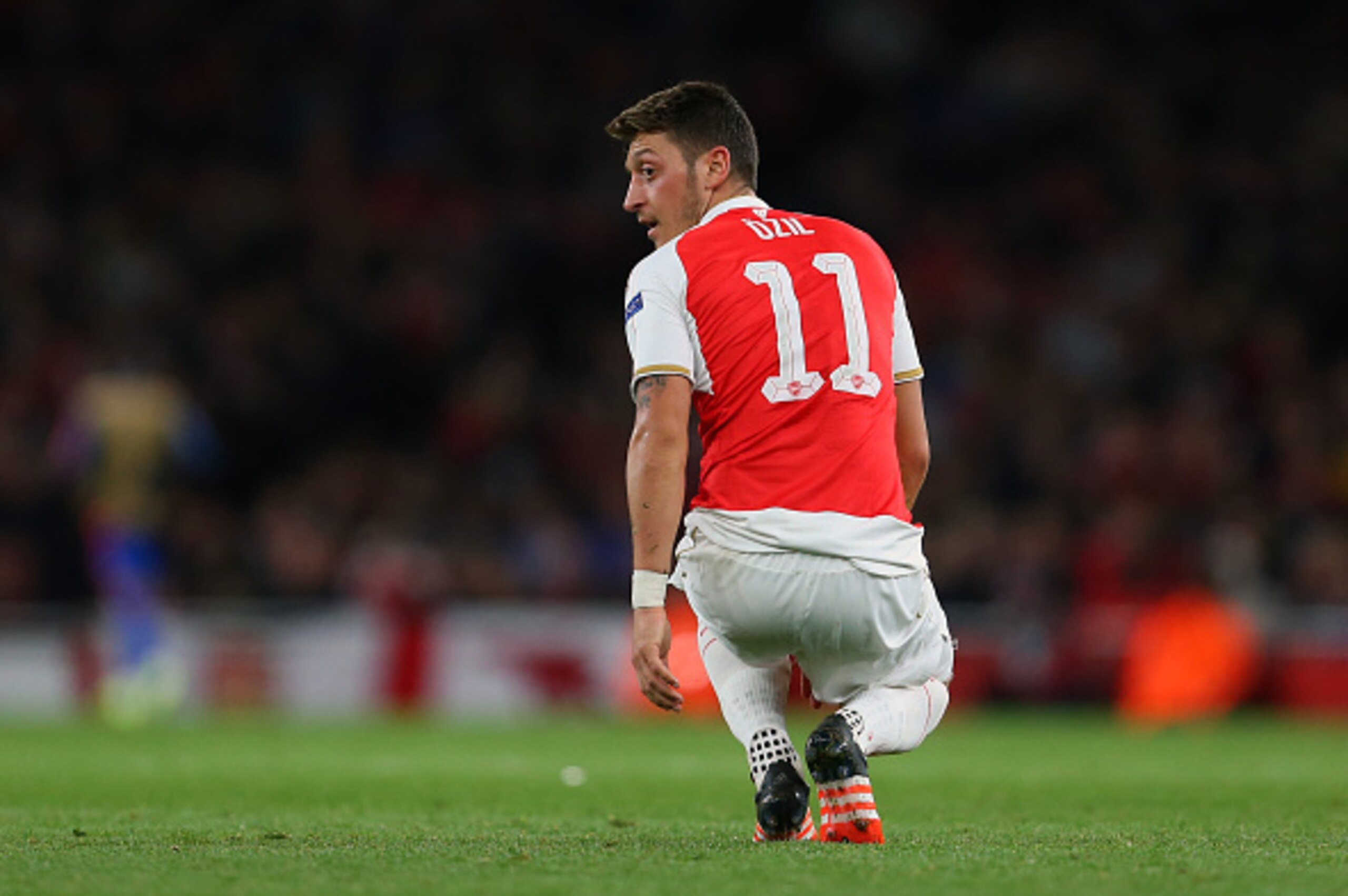 LONDON, ENGLAND - SEPTEMBER 29: Mesut Ozil of Arsenal during the UEFA Champions League match between Arsenal and Olympiacos at the Emirates Stadium on September 29, 2015 in London, United Kingdom. (Photo by Catherine Ivill - AMA/Getty Images) LONDON, ENGLAND - SEPTEMBER 29: Mesut Ozil of Arsenal during the UEFA Champions League match between Arsenal and Olympiacos at the Emirates Stadium on September 29, 2015 in London, United Kingdom. (Photo by Catherine Ivill - AMA/Getty Images)