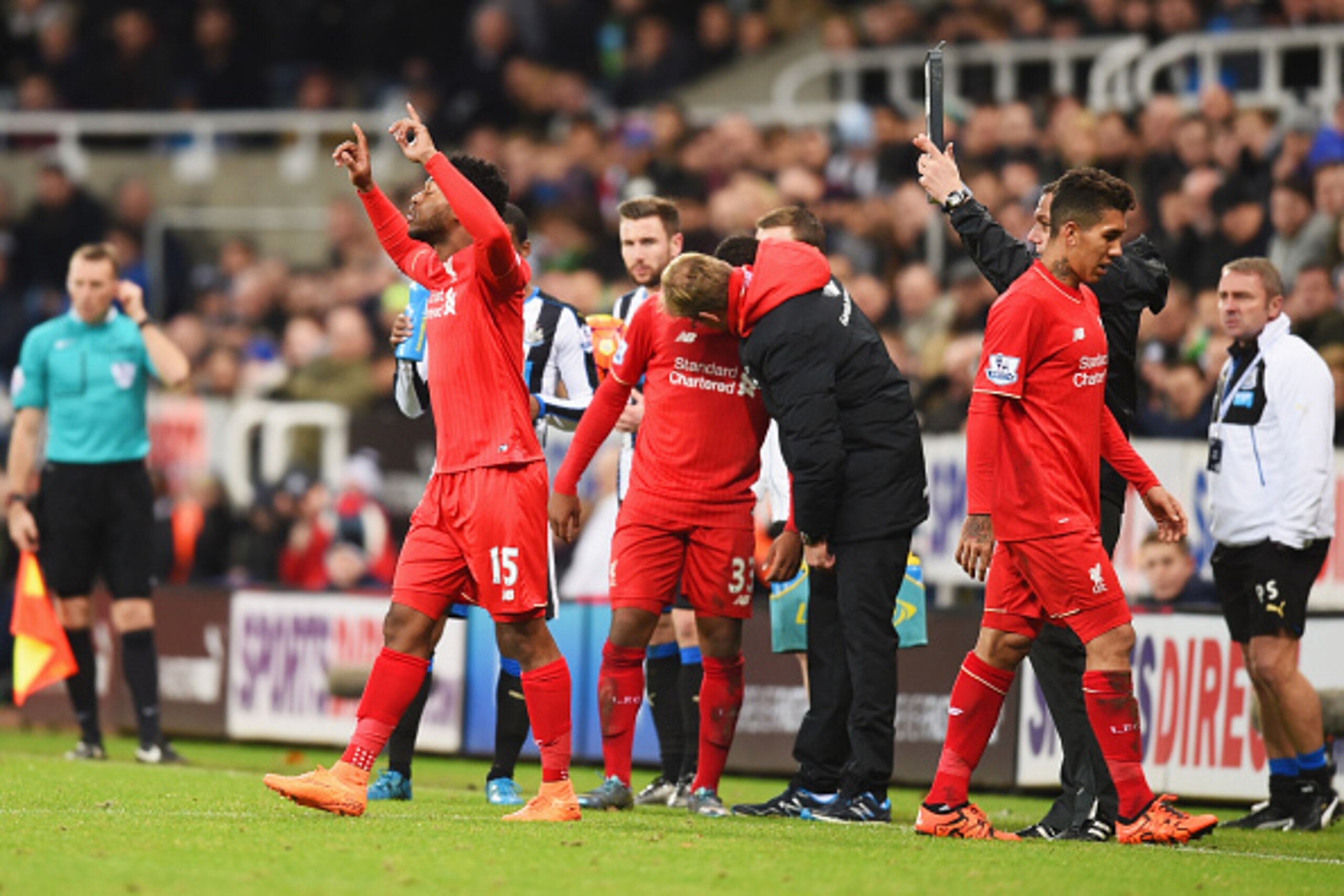 NEWCASTLE UPON TYNE, ENGLAND - DECEMBER 06:  Substitute Daniel Sturridge of Liverpool (15) replaces Roberto Firmino (R) during the Barclays Premier League match between Newcastle United and Liverpool at St James' Park on December 6, 2015 in Newcastle upon