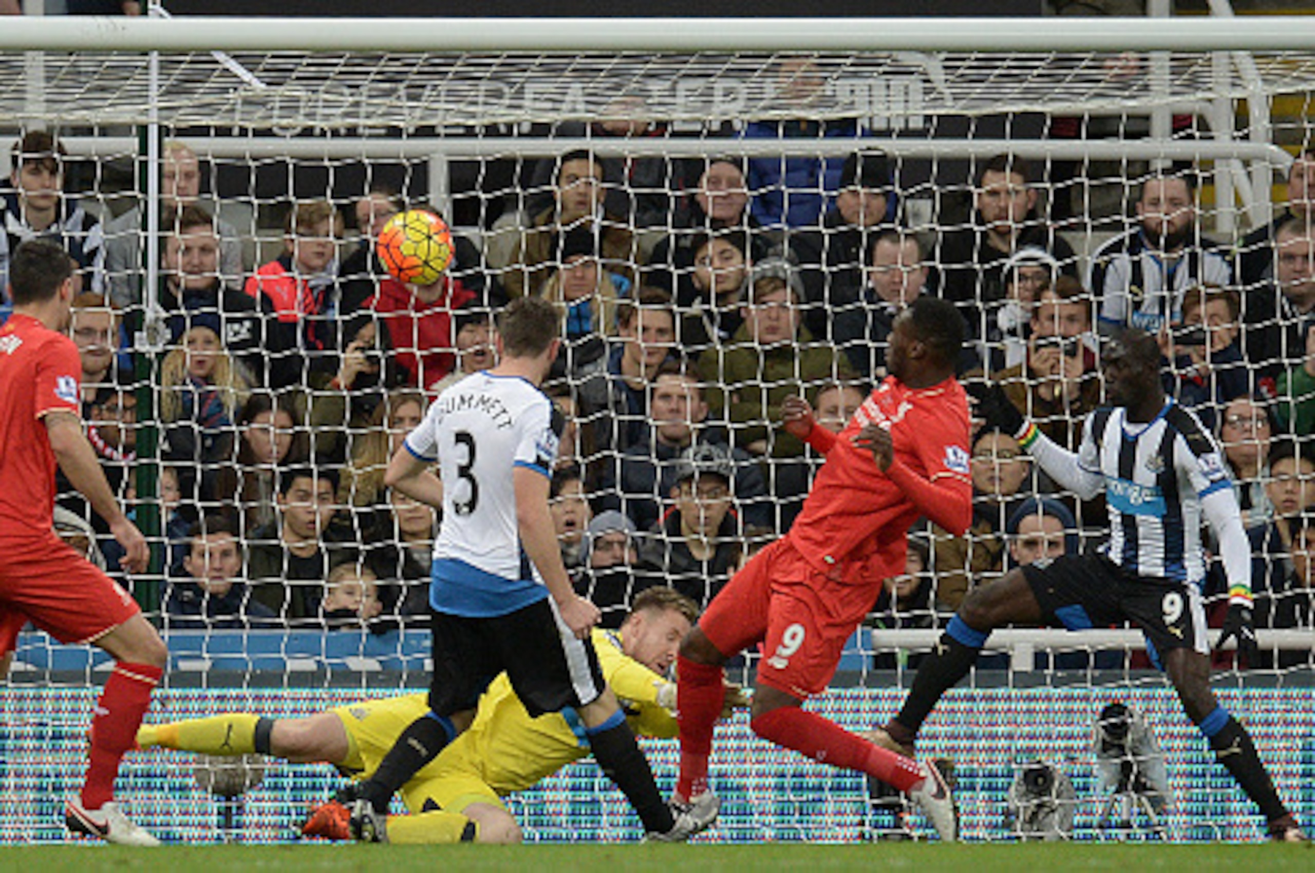 Liverpool's Zaire-born Belgian striker Christian Benteke (2R) watches the ball as his shot goes over the bar during the English Premier League football match between Newcastle United and Liverpool at St James' Park in Newcastle-upon-Tyne, north east Engla