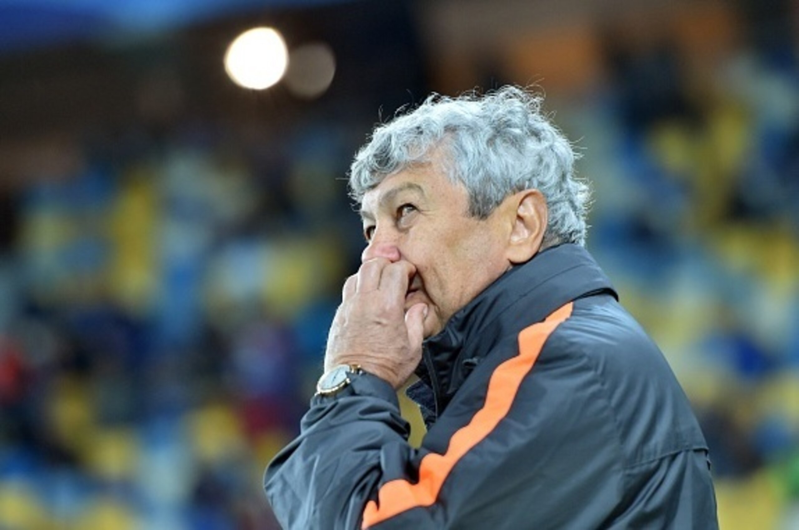 Shakhtar Donetsk's Romanian coach Mircea Lucescu looks on during the UEFA Champions League group A football match between Shakhtar Donetsk and Paris Saint-Germain at the Arena Lviv, in the Ukrainian city of Lviv, on September 30, 2015.   AFP PHOTO / SERGE