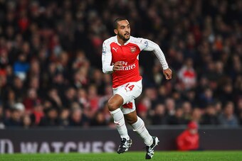 LONDON, ENGLAND - DECEMBER 05:  Theo Walcott of Arsenal in action during the Barclays Premier League match between Arsenal and Sunderland at Emirates Stadiumon December 5, 2015 in London, England.  (Photo by Shaun Botterill/Getty Images)