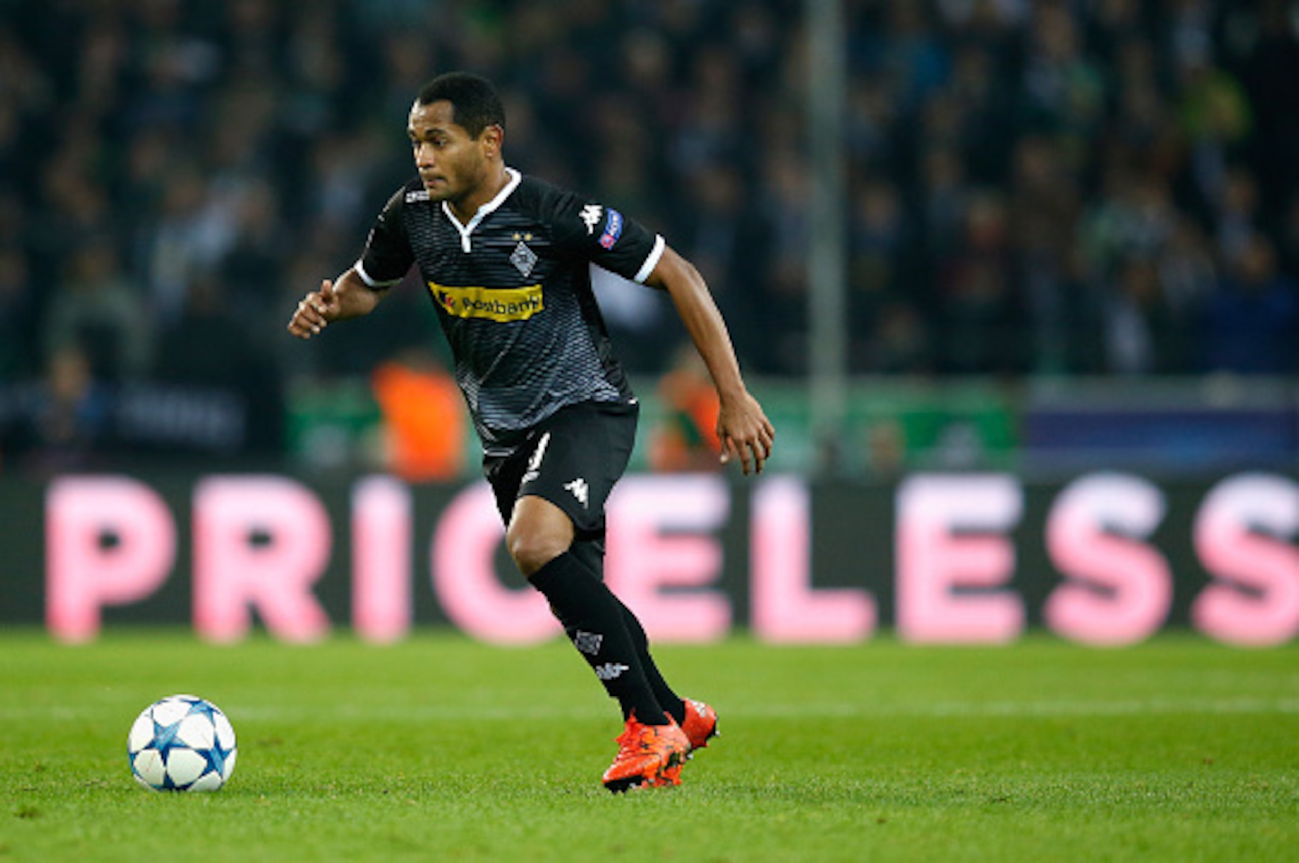 MOENCHENGLADBACH, GERMANY - NOVEMBER 03:  Raffael of Borussia Monchengladbach runs with the ball during the UEFA Champions League Group D match between VfL Borussia Monchengladbach and Juventus Turin at Borussia Park on November 3, 2015 in Moenchengladbac