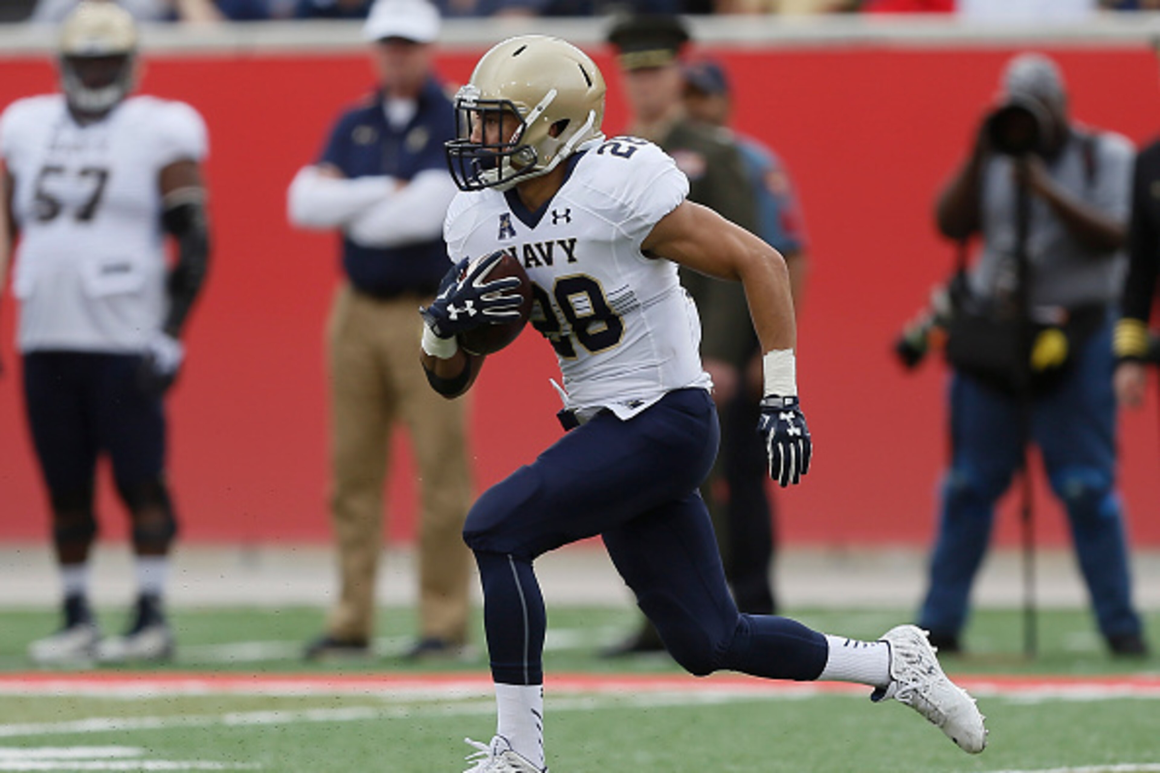 HOUSTON, TX - NOVEMBER 27:  Travis Kerchner #28 of the Navy Midshipmen during game action against the Houston Cougars at TDECU Stadium on November 27, 2015 in Houston, Texas. Houston won 52-31 to win the Western Division.  (Photo by Bob Levey/Getty Images