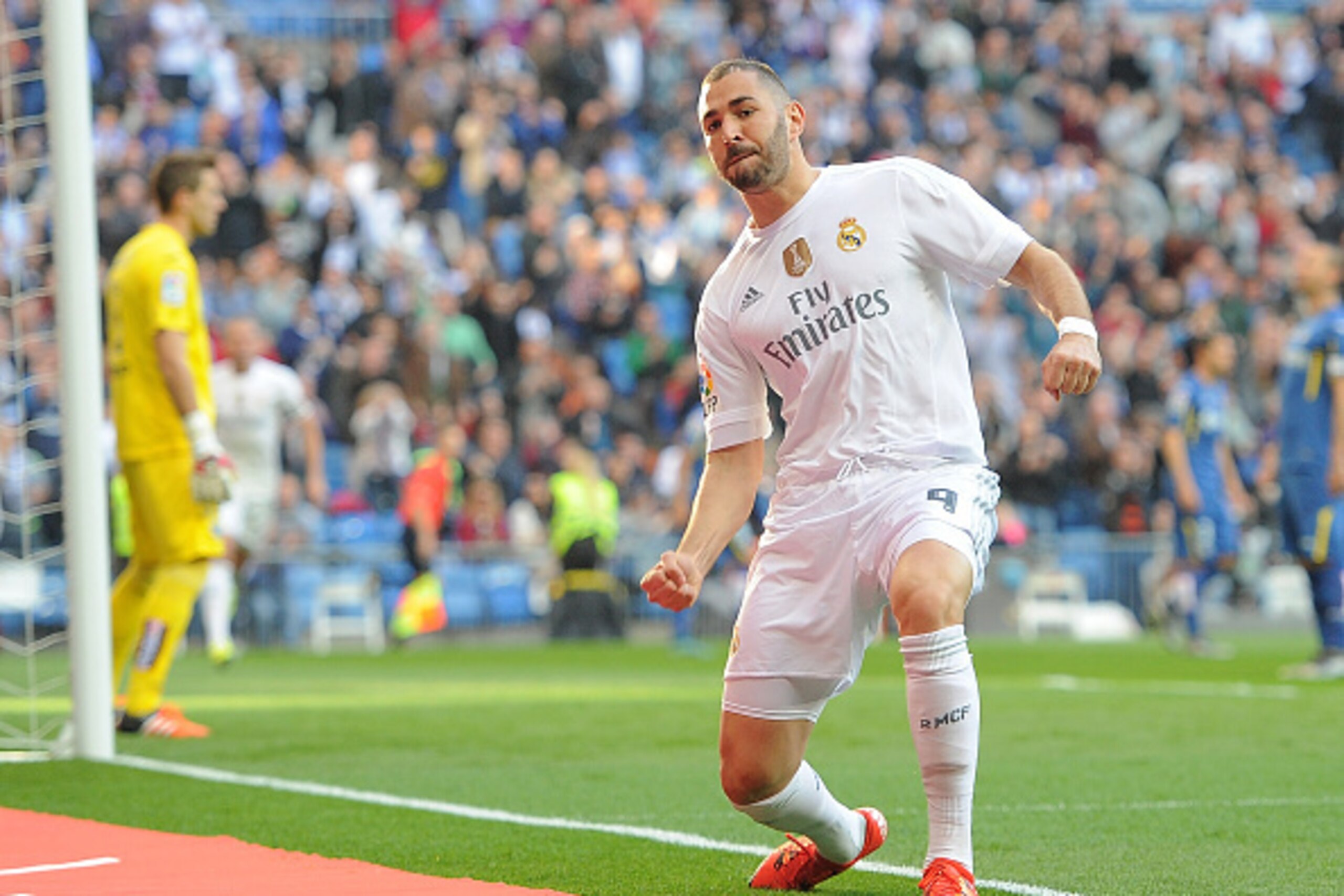 MADRID, SPAIN - DECEMBER 05: Karim Benzema of Real Madrid celebrates after scoring his team's opening goal during the La Liga match between Real Madrid CF and Getafe CF at Estadio Santiago Bernabeu on December 5, 2015 in Madrid, Spain. (Photo by Denis D MADRID, SPAIN - DECEMBER 05: Karim Benzema of Real Madrid celebrates after scoring his team's opening goal during the La Liga match between Real Madrid CF and Getafe CF at Estadio Santiago Bernabeu on December 5, 2015 in Madrid, Spain. (Photo by Denis D
