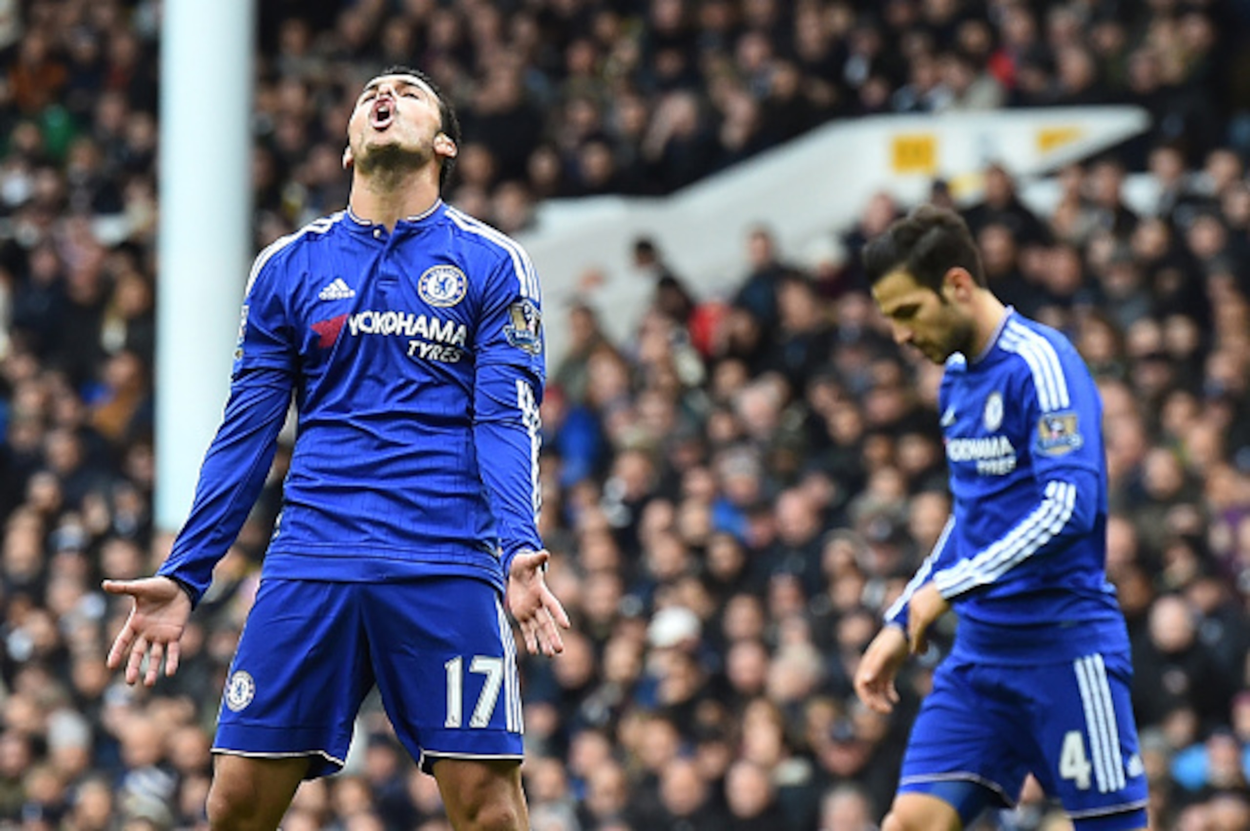 Chelsea's Spanish midfielder Pedro (L) reacts after missing a shot on goal during the English Premier League football match between Tottenham Hotspur and Chelsea at White Hart Lane in north London on November 29, 2015.     AFP PHOTO / BEN STANSALL

RESTRI