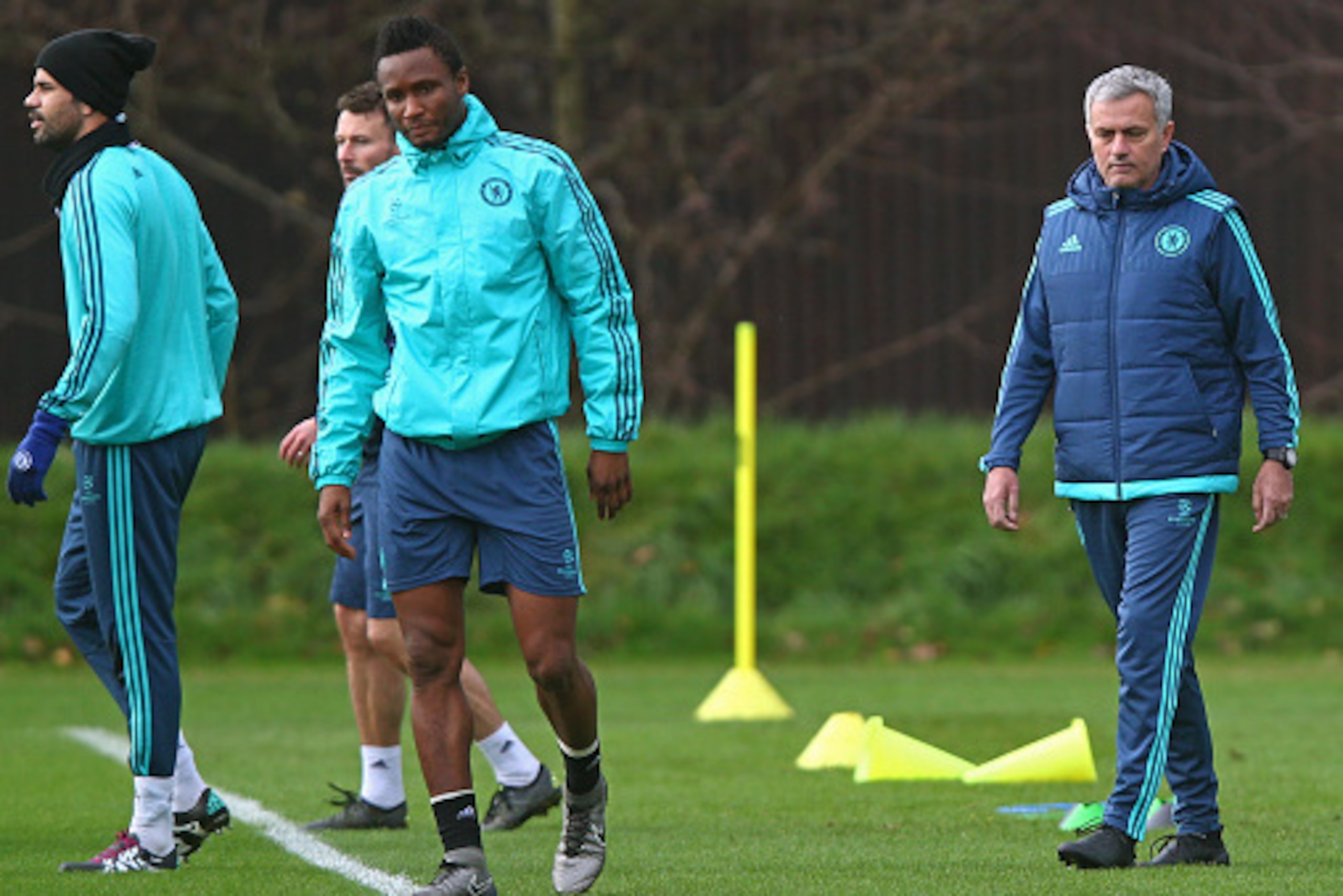 COBHAM, ENGLAND - DECEMBER 08:  Jose Mourinho (R) the manager of Chelsea watches over the Chelsea training session at the Chelsea Training Ground on December 8, 2015 in Cobham, England.  (Photo by Clive Rose/Getty Images)