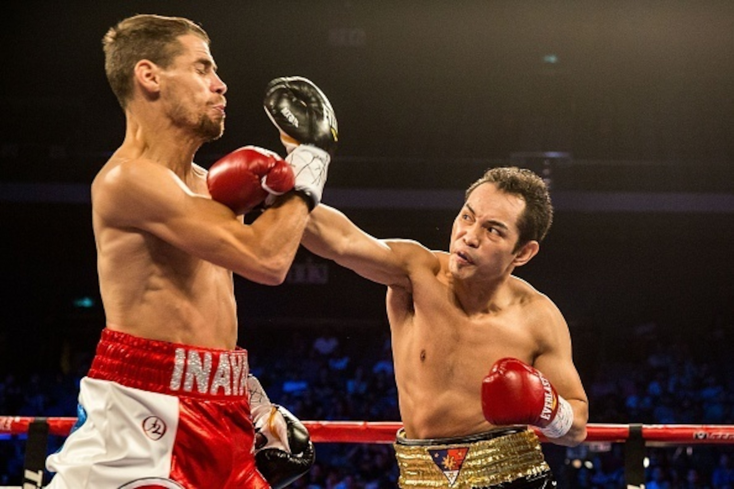 Nonito Donaire of the Philippines (R) punches France's Anthony Settoul (L) during their super bantamweight boxing fight at the Venetian's Cotai Arena in Macau on July 18, 2015. AFP PHOTO / ANTHONY WALLACE        (Photo credit should read ANTHONY WALLACE/A
