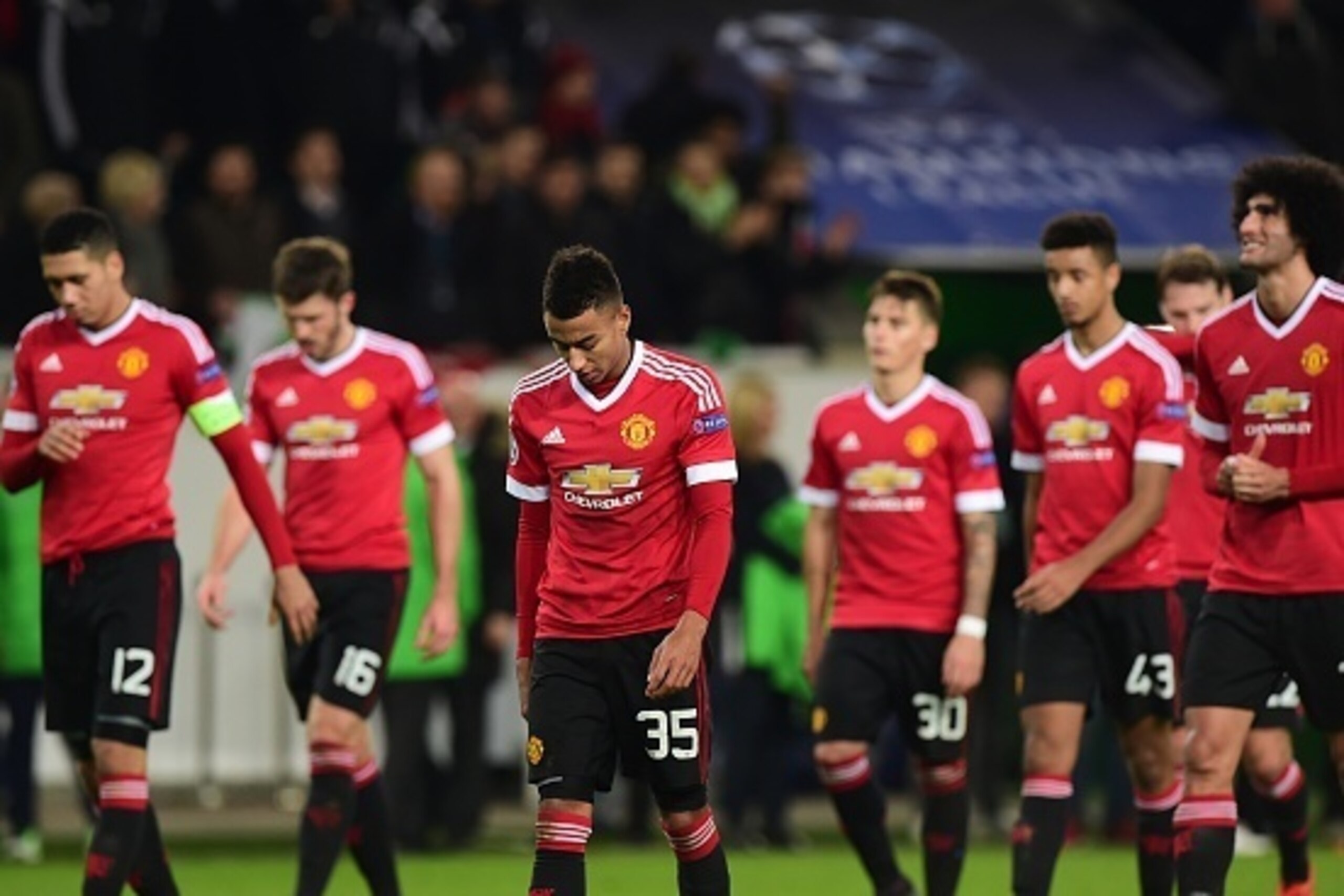 Manchester United's players look dejected as they leave the pitch after the UEFA Champions League Group B second-leg football match VfL Wolfsburg vs Manchester United in Wolfsburg, central Germany, on December 8, 2015. AFP PHOTO / JOHN MACDOUGALL / AFP / Manchester United's players look dejected as they leave the pitch after the UEFA Champions League Group B second-leg football match VfL Wolfsburg vs Manchester United in Wolfsburg, central Germany, on December 8, 2015. AFP PHOTO / JOHN MACDOUGALL / AFP /