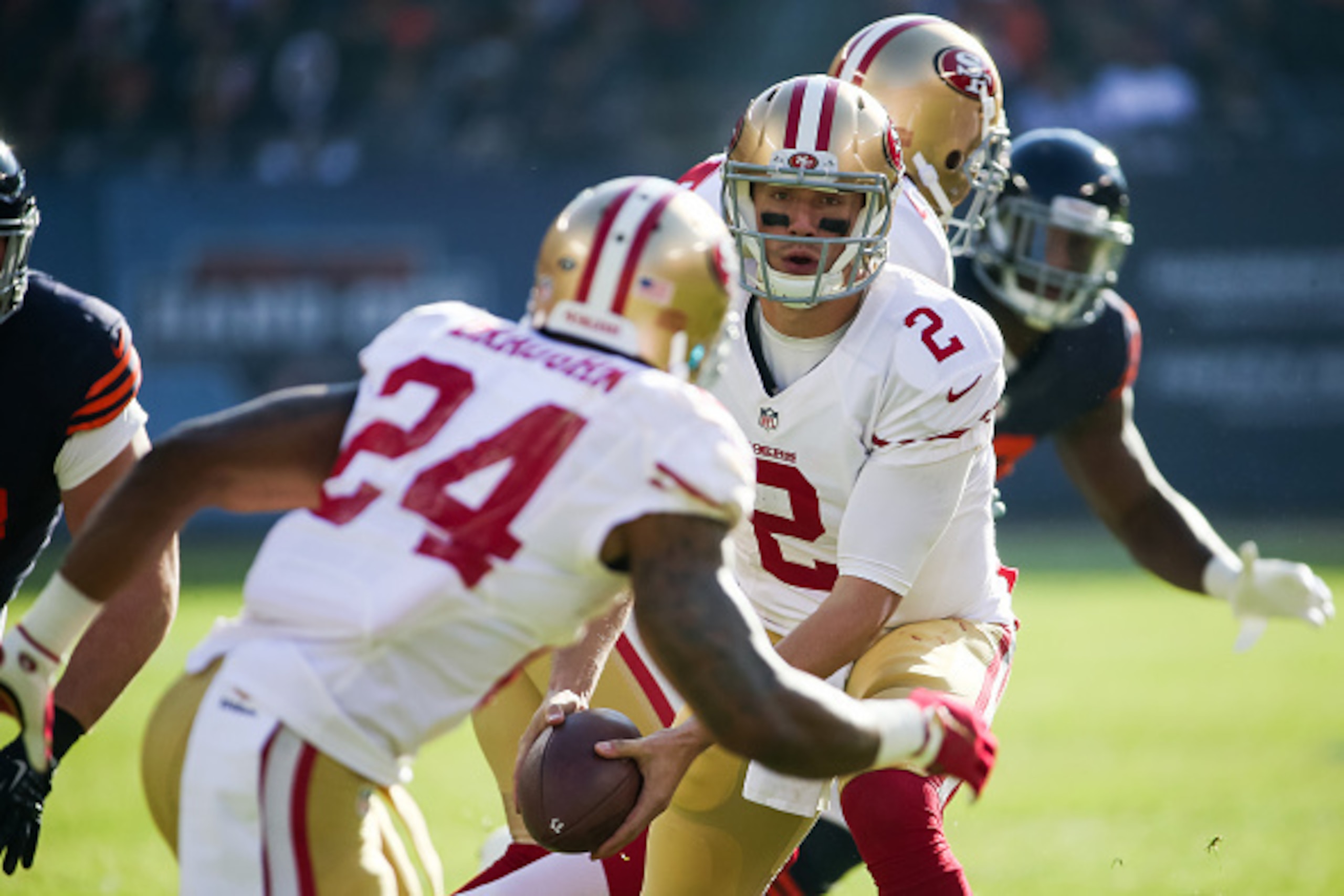 CHICAGO, IL - DECEMBER 06:   Blaine Gabbert #2 of the San Francisco 49ers looks to pass to  Shaun Draughn #24 in the first quarter against the Chicago Bears at Soldier Field on December 6, 2015 in Chicago, Illinois.  (Photo by Jonathan Daniel/Getty Images