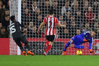 SOUTHAMPTON, ENGLAND - DECEMBER 02:  Daniel Sturridge of Liverpool scores a goal to make it 1-2 during the Capital One Cup Quarter Final between Southampton and Liverpool at St Mary's Stadium on December 2, 2015 in Southampton, England.  (Photo by Catheri