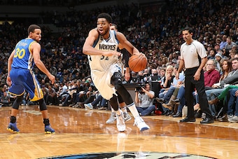 MINNEAPOLIS, MN -  NOVEMBER 12:  Karl-Anthony Towns #32 of the Minnesota Timberwolves handles the ball against the Golden State Warriors on November 12, 2015 at Target Center in Minneapolis, Minnesota. NOTE TO USER: User expressly acknowledges and agrees 