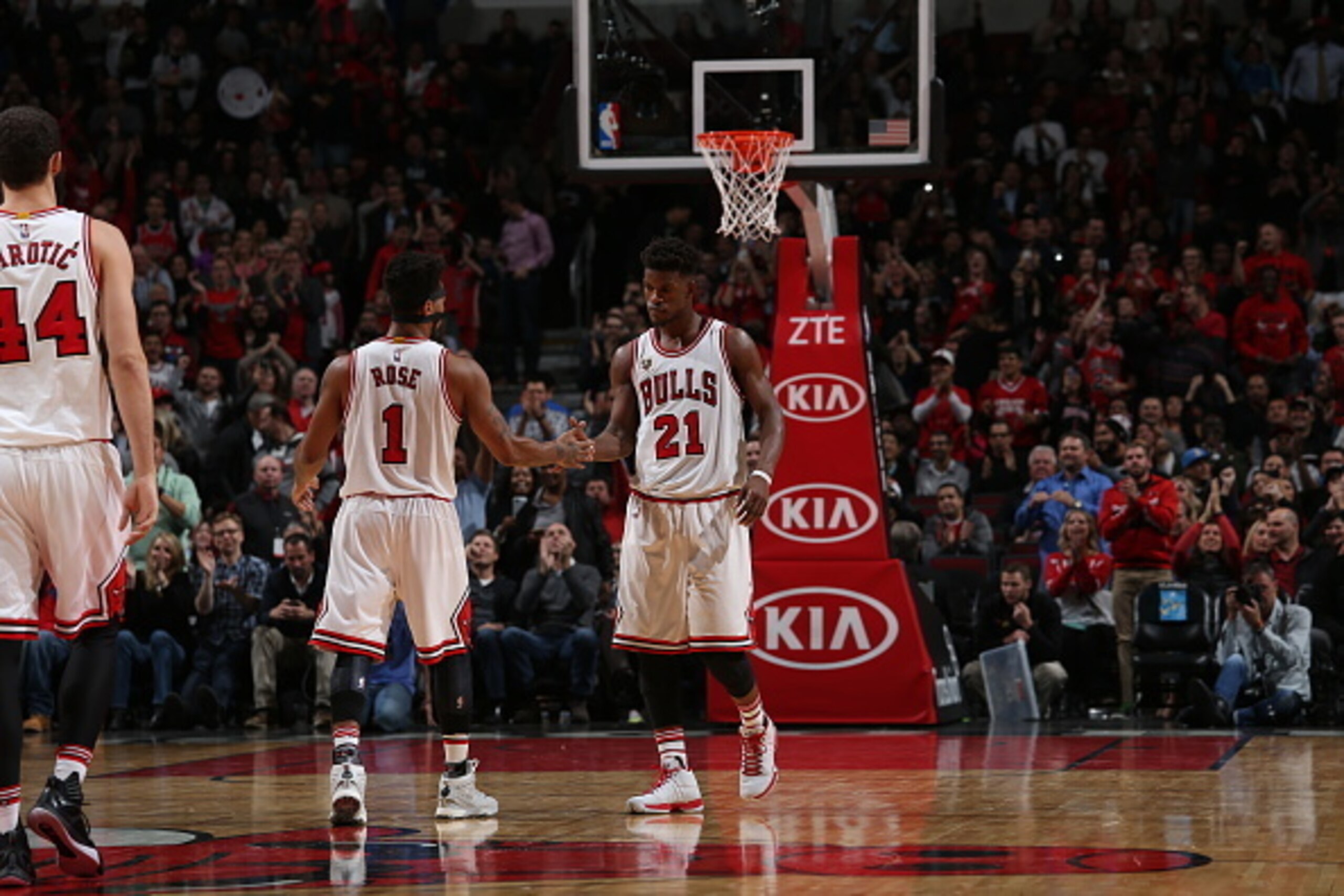 CHICAGO, IL - NOVEMBER 13:  Jimmy Butler #21 of the Chicago Bulls high fives teammate Derrick Rose #1 during the game against the Charlotte Hornets on November 13, 2015 at the United Center in Chicago, Illinois. NOTE TO USER: User expressly acknowledges a