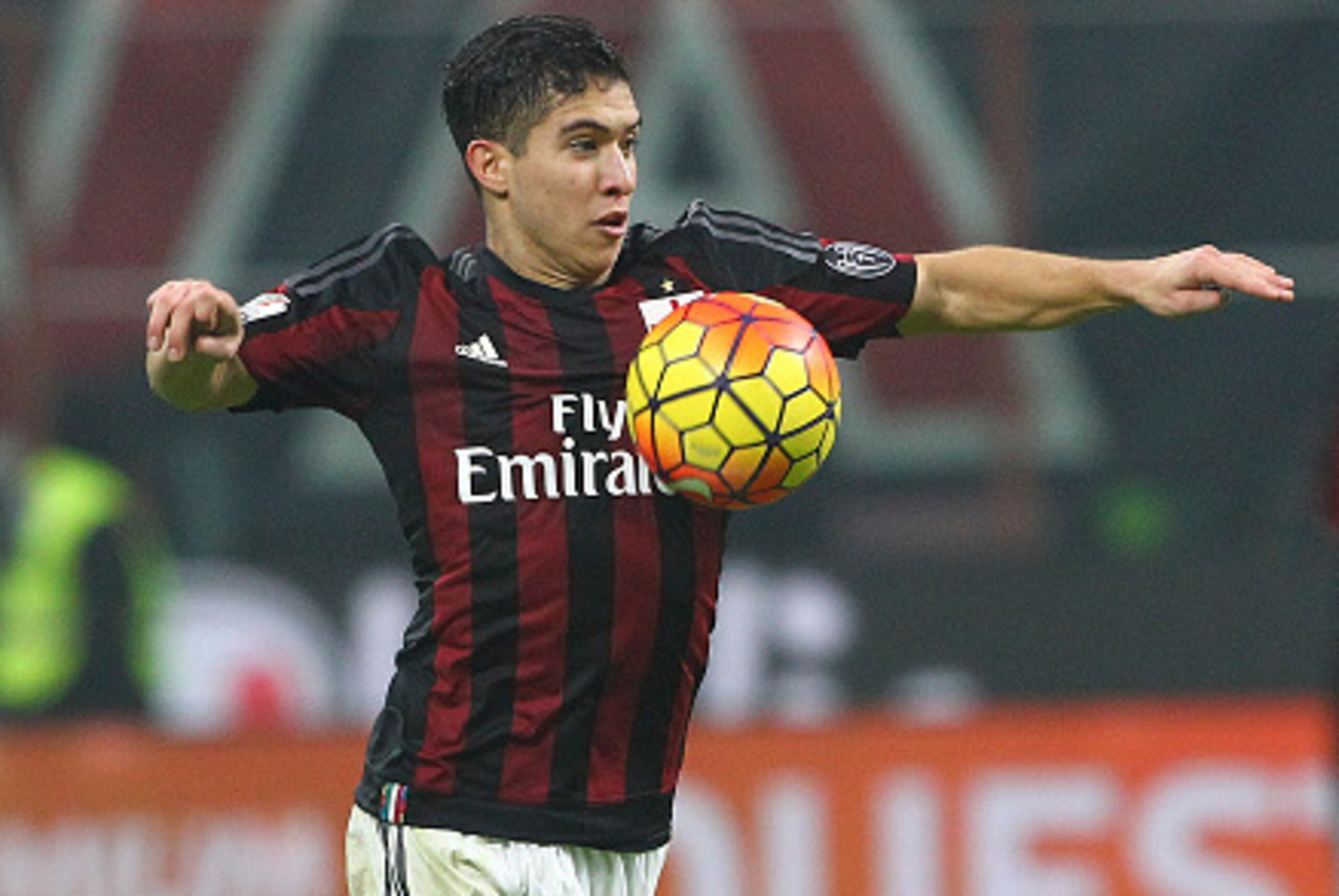 MILAN, ITALY - DECEMBER 01:  Jose Mauri of AC Milan in action during the TIM Cup match between AC Milan and FC Crotone at Stadio Giuseppe Meazza on December 1, 2015 in Milan, Italy.  (Photo by Marco Luzzani/Getty Images)
