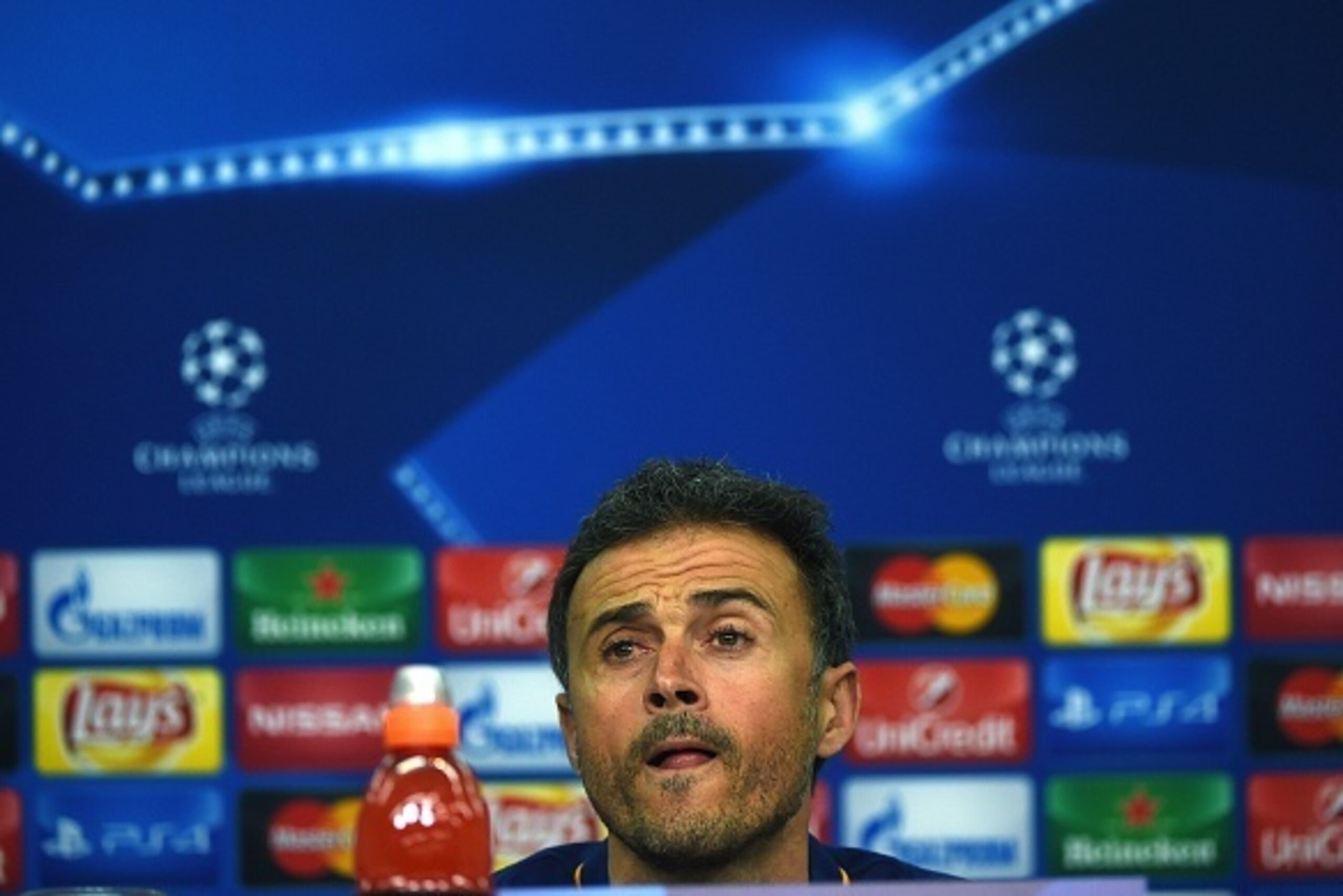 Barcelona´s head coach Luis Enrique addresses a press conference on the eve of the Group E, second-leg UEFA Champions League football match Bayer Leverkusen vs FC Barcelona in Leverkusen, western Germany on December 8, 2015. AFP PHOTO / PATRIK STOLLARZ / 