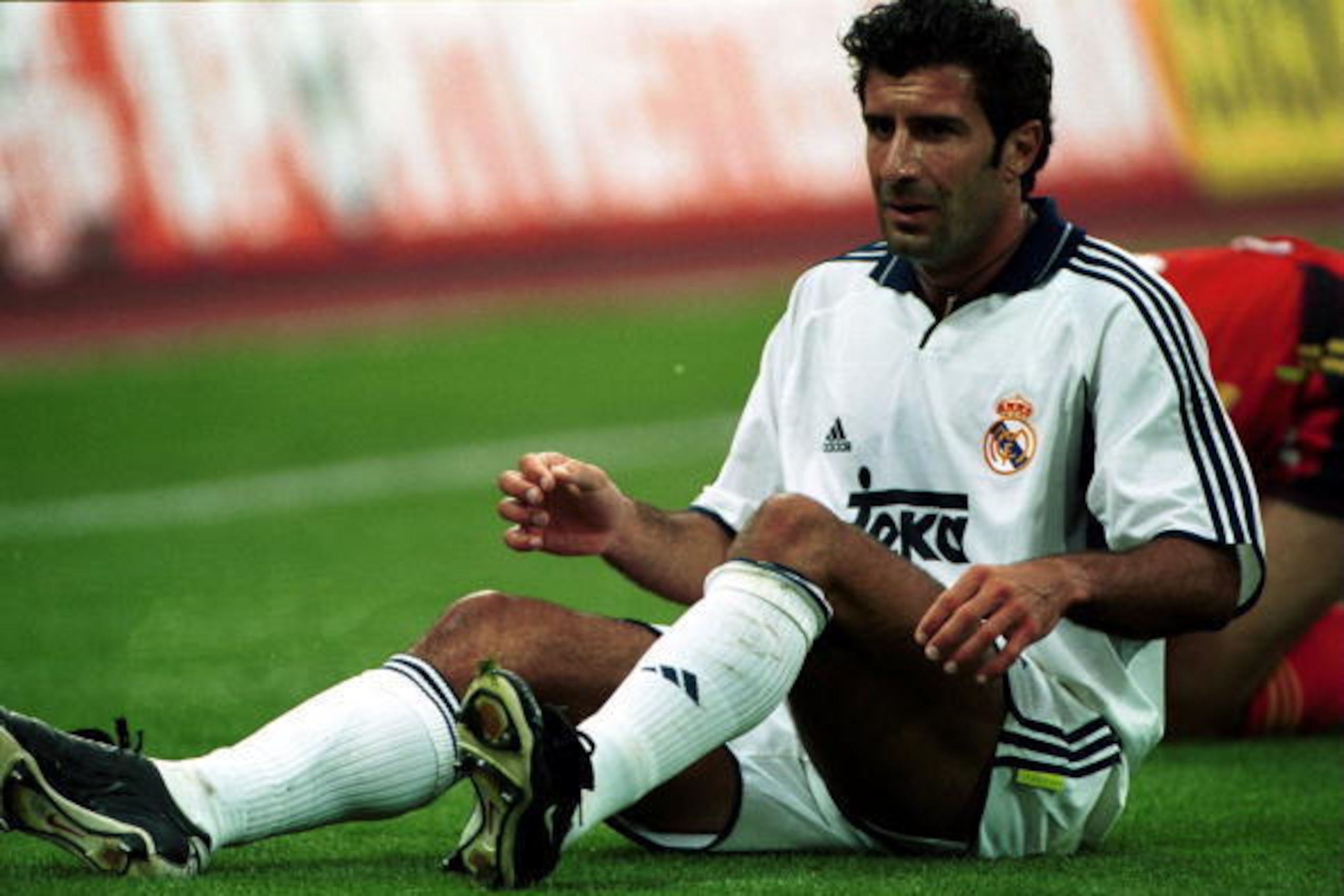 5 Aug 2000: Luis Figo of Real Madrid during the Opel Masters 2000 game between Real Madrid and Galatasaray Istanbul in Munich. Mandatory Credit: Ross Kinnaird/ALLSPORT