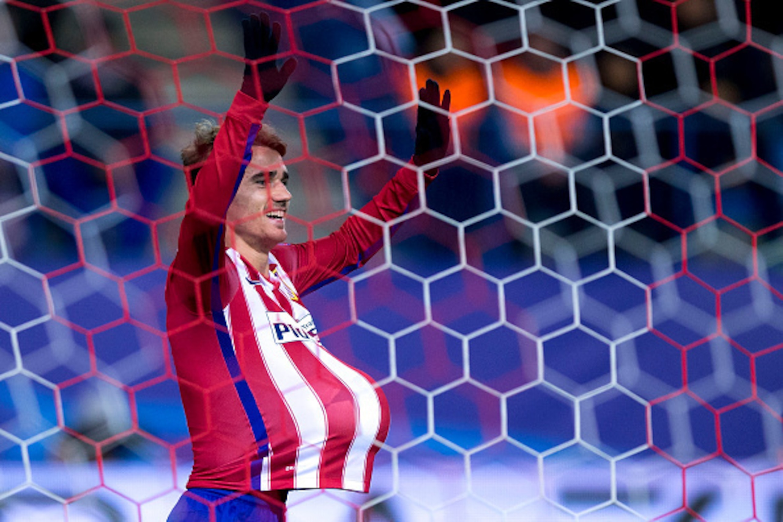 MADRID, SPAIN - NOVEMBER 25:  Antoine Griezmann of Atletico de Madrid celebrates scoring their second goal during the UEFA Champions League Group C match between Club Atletico de Madrid and Galatasaray AS at Estadio Vicente Calderon on November 25, 2015 i