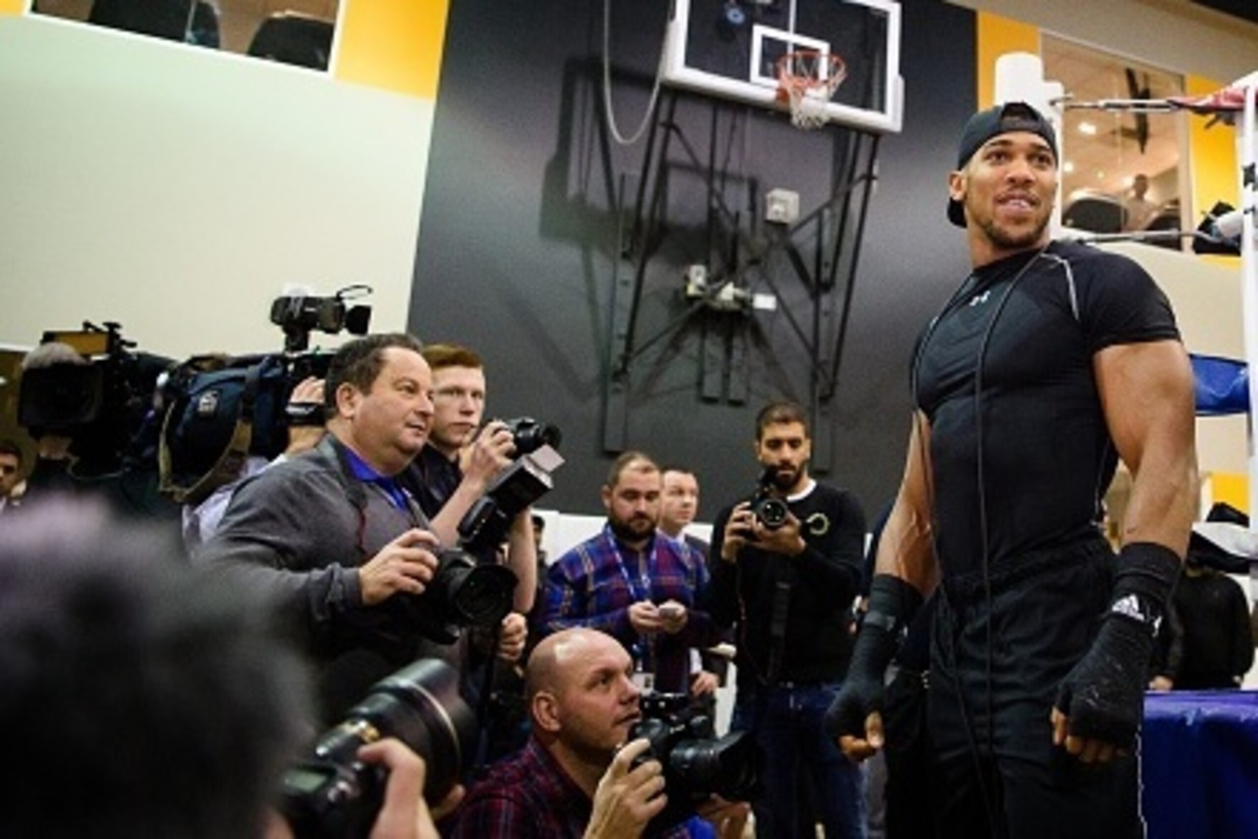 British boxer Anthony Joshua attends an open media workout in Canary Wharf, London on December 7, 2015 ahead of his title fight against Dillian Whyte on December 12. AFP PHOTO / LEON NEAL / AFP / LEON NEAL        (Photo credit should read LEON NEAL/AFP/Ge