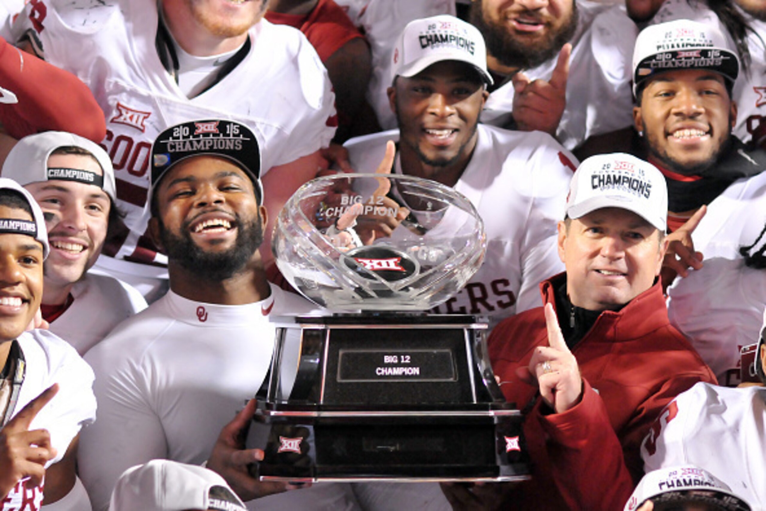 STILLWATER, OK - NOVEMBER 28: Quarterback Baker Mayfield #6 linebacker Eric Striker #19 and head coach Bob Stoops of the Oklahoma Sooners pose with the Big XII Championship trophy after defeating the Oklahoma State Cowboys on November 28, 2015 at Boone Pi