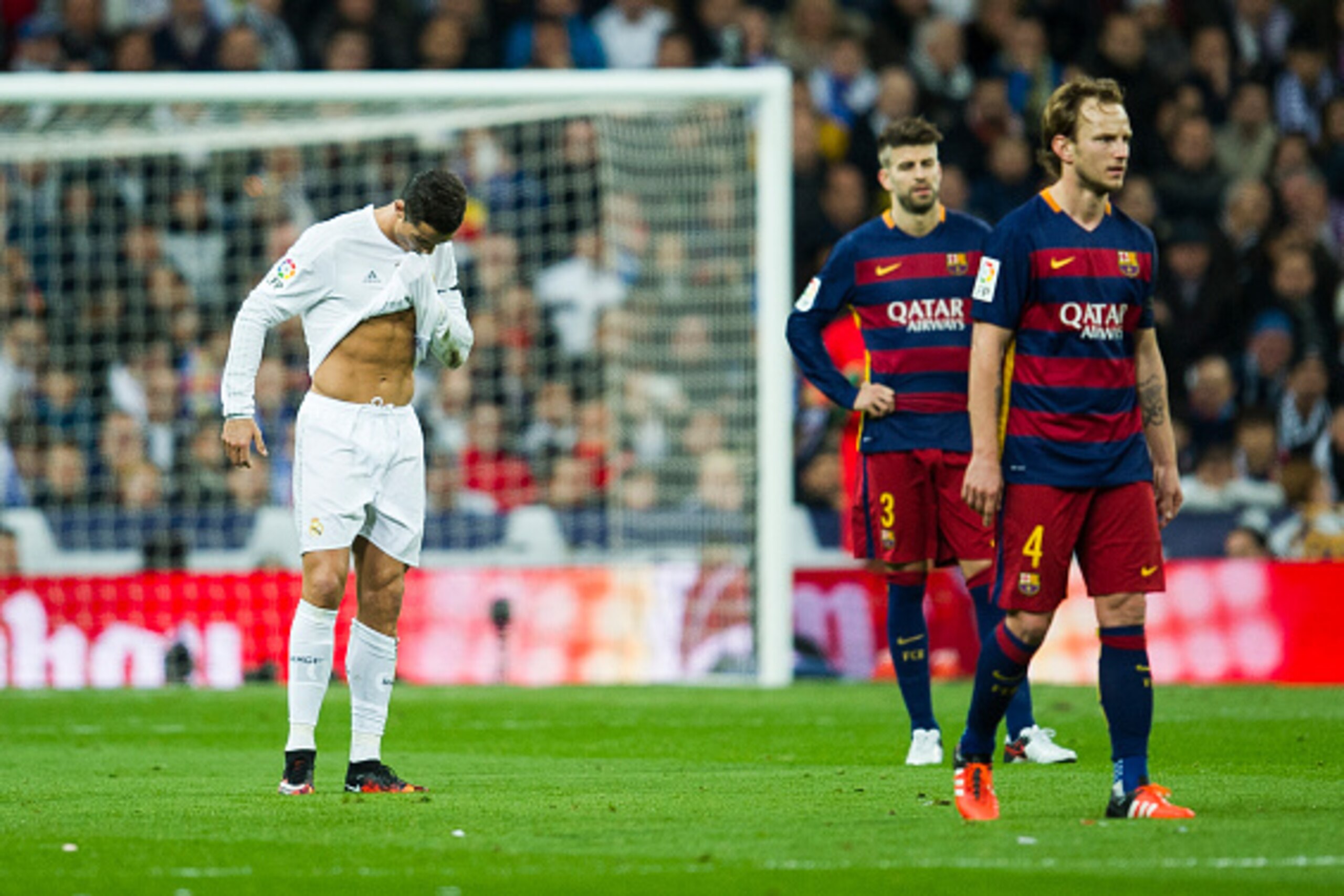 MADRID, SPAIN - NOVEMBER 21: Cristiano Ronaldo of Real Madrid reacts during the La Liga match between Real Madrid CF and FC Barcelona at Estadio Santiago Bernabeu on November 21, 2015 in Madrid, Spain.  (Photo by Juan Manuel Serrano Arce/Getty Images)