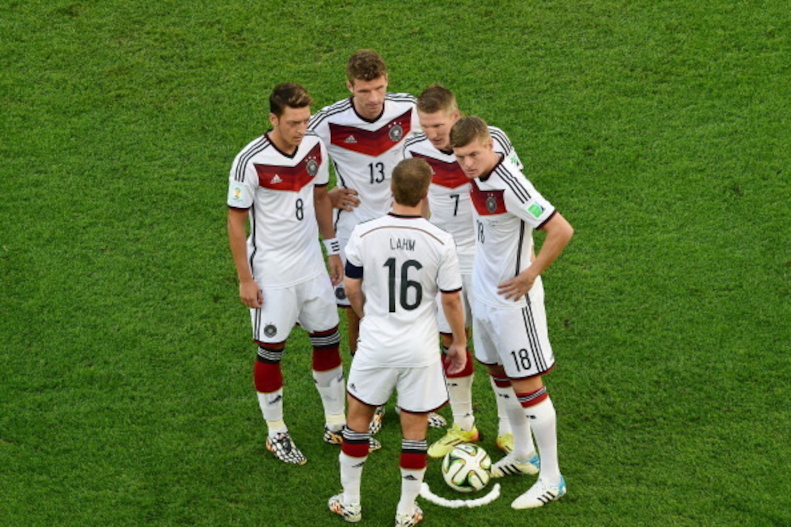 RIO DE JANEIRO, BRAZIL - JULY 13: (L-R) Mesut Oezil, Thomas Mueller, Philipp Lahm, Bastian Schweinsteiger and Toni Kroos of Germany prepare to take a free kick during the 2014 FIFA World Cup Brazil Final match between Germany and Argentina at Maracana on RIO DE JANEIRO, BRAZIL - JULY 13: (L-R) Mesut Oezil, Thomas Mueller, Philipp Lahm, Bastian Schweinsteiger and Toni Kroos of Germany prepare to take a free kick during the 2014 FIFA World Cup Brazil Final match between Germany and Argentina at Maracana on