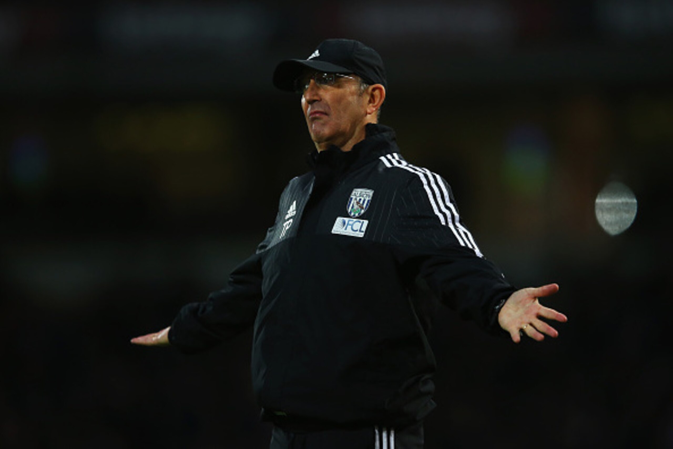 LONDON, ENGLAND - NOVEMBER 29:  Tony Pulis manager of West Bromwich Albion reacts during the Barclays Premier League match between West Ham United and West Bromwich Albion at Boleyn Ground on November 29, 2015 in London, England.  (Photo by Richard Heathc