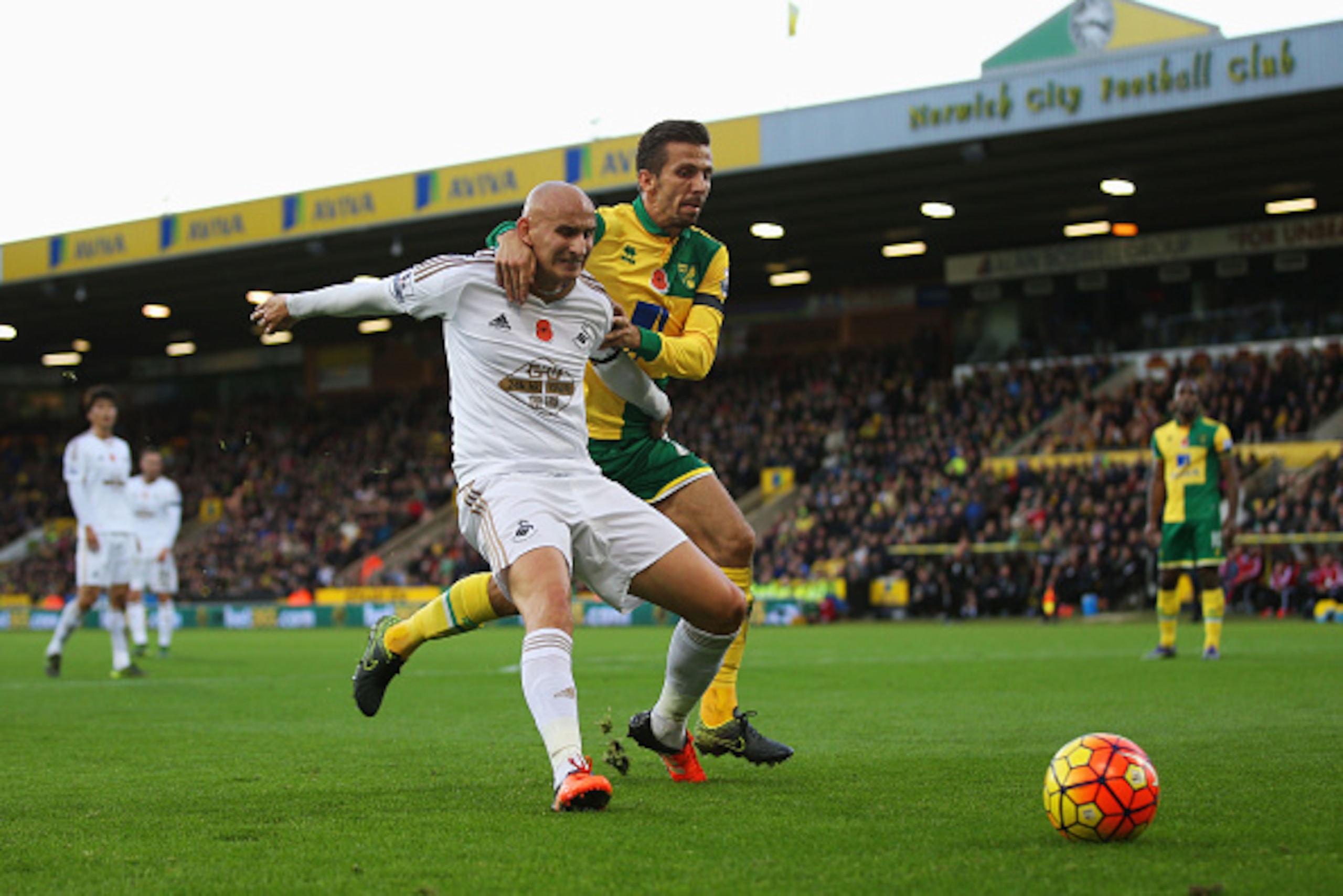 NORWICH, ENGLAND - NOVEMBER 07: Jonjo Shelvey of Swansea City and Gary O'Neil of Norwich City compete for the ball during the Barclays Premier League match between Norwich City and Swansea City at Carrow Road on November 7, 2015 in Norwich, England.  (Pho