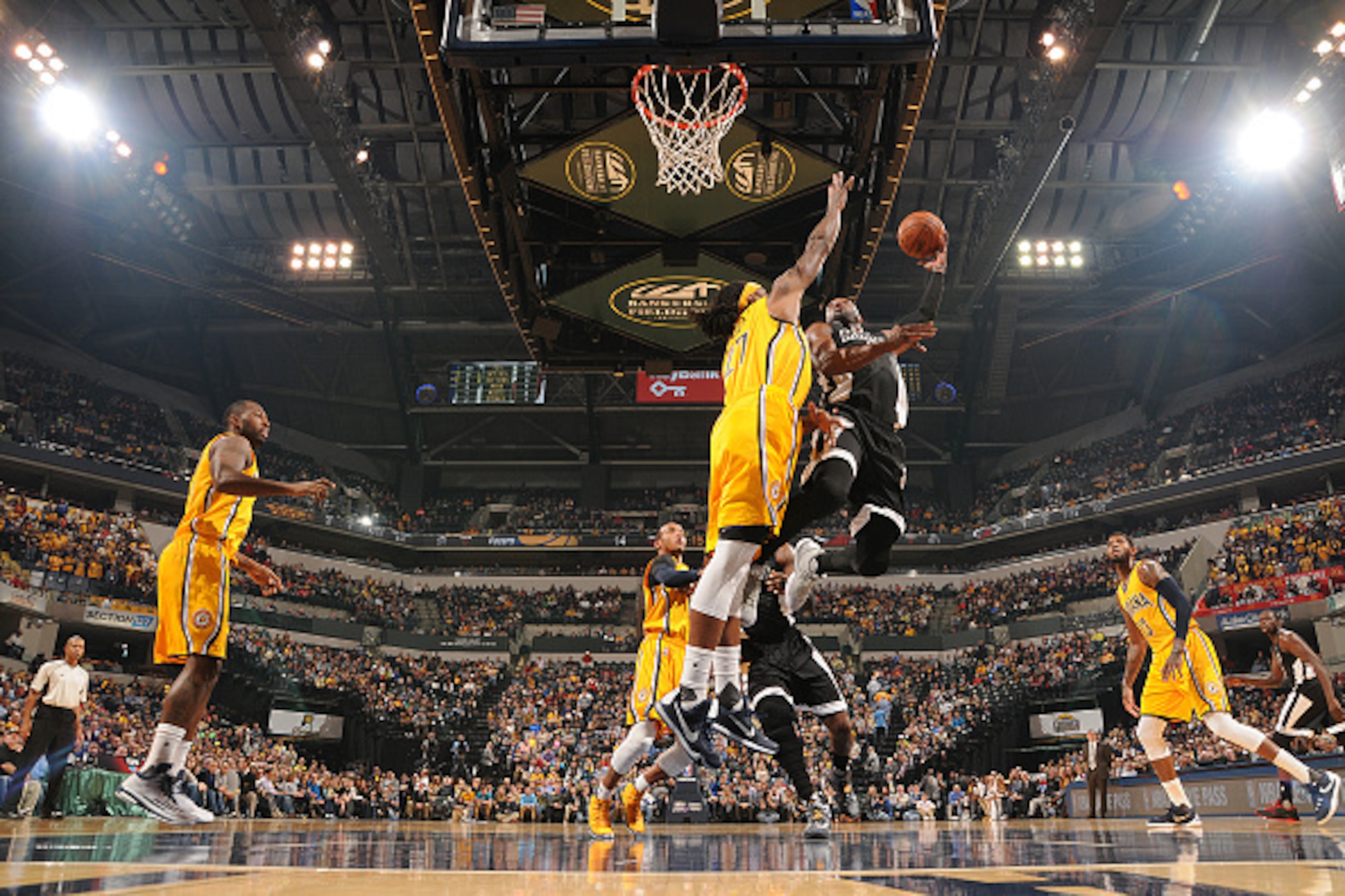 INDIANAPOLIS, IN - DECEMBER 11:  Dwyane Wade #3 of the Miami Heat shoots the ball against the Indiana Pacers on December 11, 2015 at Bankers Life Fieldhouse in Indianapolis, Indiana. NOTE TO USER: User expressly acknowledges and agrees that, by downloadin