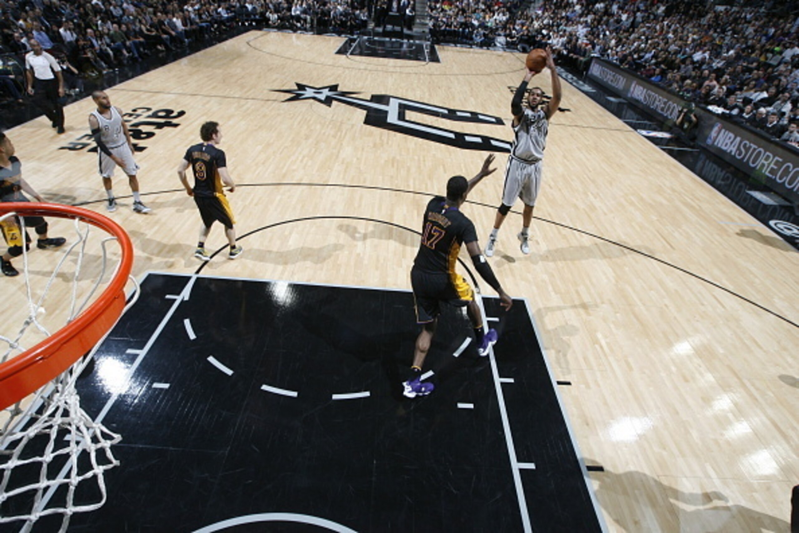 SAN ANTONIO, TX - DECEMBER 11:  LaMarcus Aldridge #12 of the San Antonio Spurs shoots against the Los Angeles Lakers on December 11, 2015 at the AT&T Center in San Antonio, Texas. NOTE TO USER: User expressly acknowledges and agrees that, by downloading a