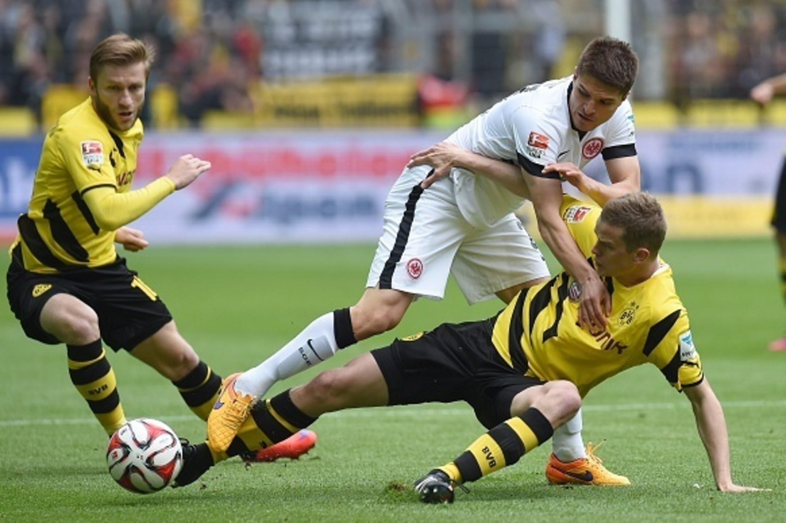 Dortmund's midfielder Sven Bender (L) and Frankfurt's Serbian defender Aleksander Ignjovski vie for the ball during the German first division Bundesliga football match Borussia Dortmund vs Eintracht Frankfurt in the Signal Iduna Park stadium in Dortmund, 