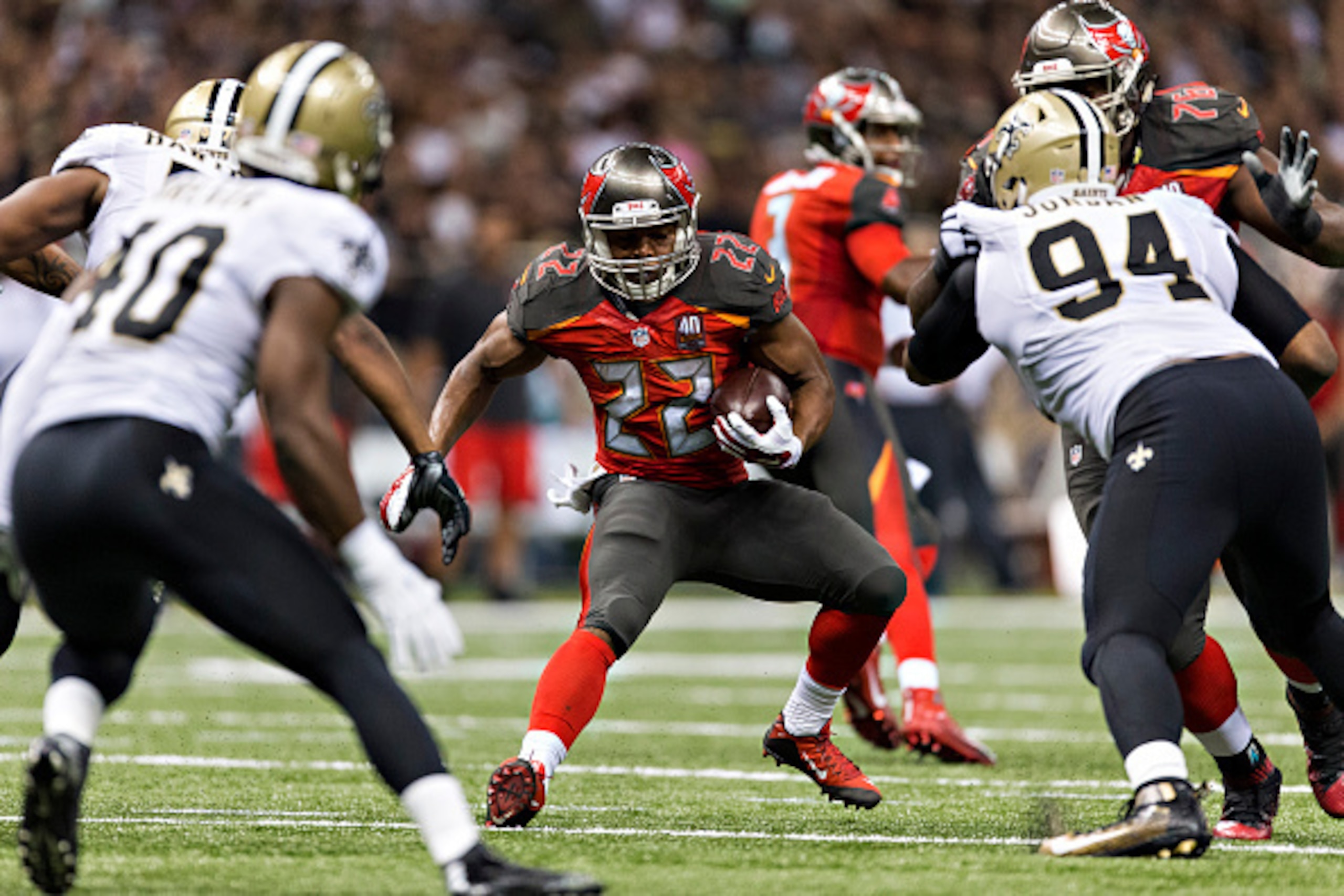 NEW ORLEANS, LA - SEPTEMBER 20:  Doug Martin #22 of the Tampa Bay Buccaneers runs the ball during a game against the New Orleans Saints at Mercedes-Benz Superdome on September 20, 2015 in New Orleans Louisiana.  The Buccaneers defeated the Saints 26-19.  