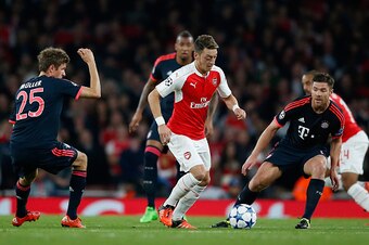LONDON, ENGLAND - OCTOBER 20:  Mesut Oezil (C) of Arsenal is challenged by players of Bayern Munchen during the UEFA Champions League Group F match between Arsenal FC and FC Bayern Munchen at the Emirates Stadium on October 20, 2015 in London, United King