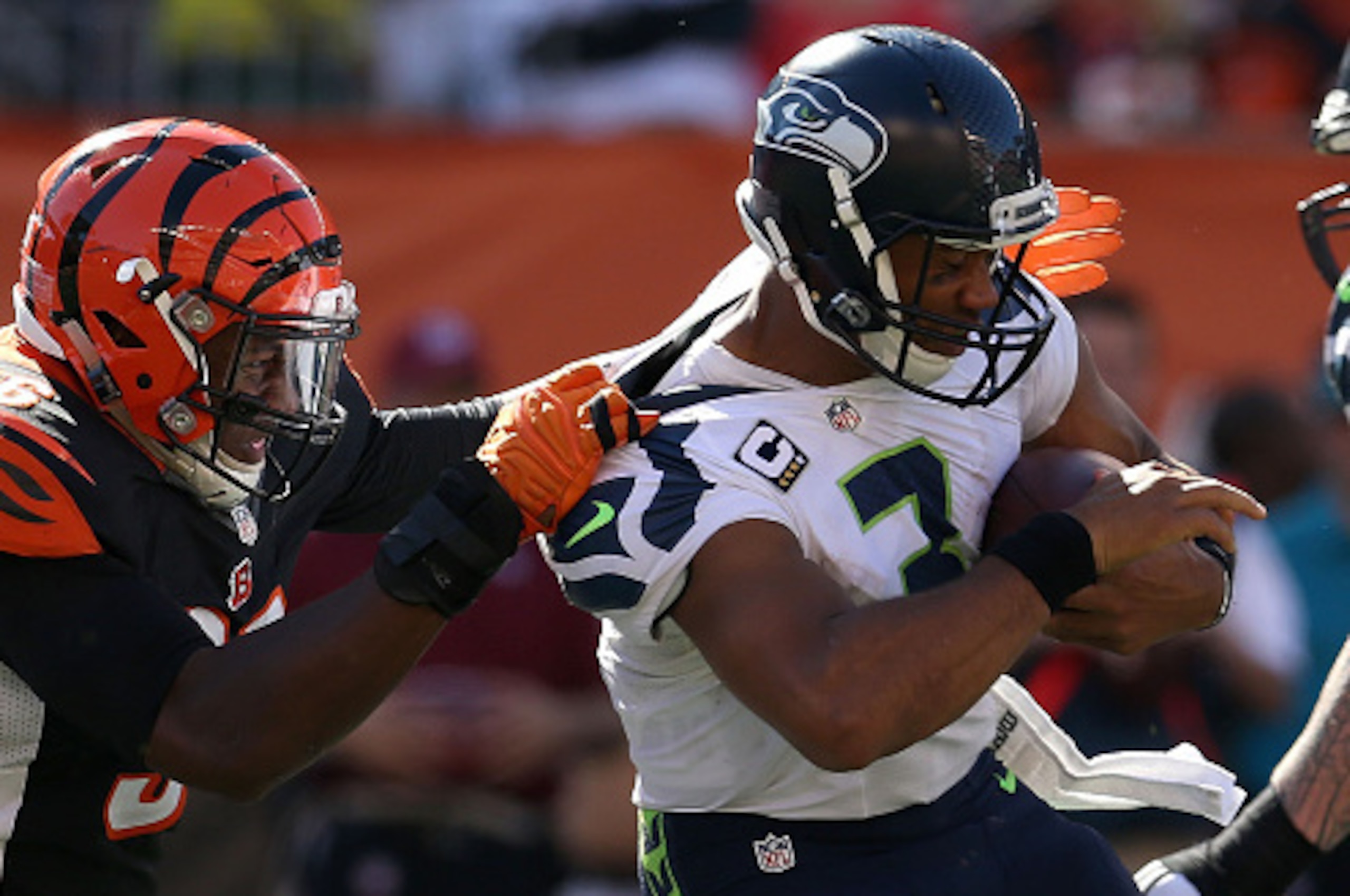 CINCINNATI, OH - OCTOBER 11:  Carlos Dunlap #96 of the Cincinnati Bengals sacks Russell Wilson #3 of the Seattle Seahawks during the third quarter of the game at Paul Brown Stadium on October 11, 2015 in Cincinnati, Ohio. (Photo by Andy Lyons/Getty Images