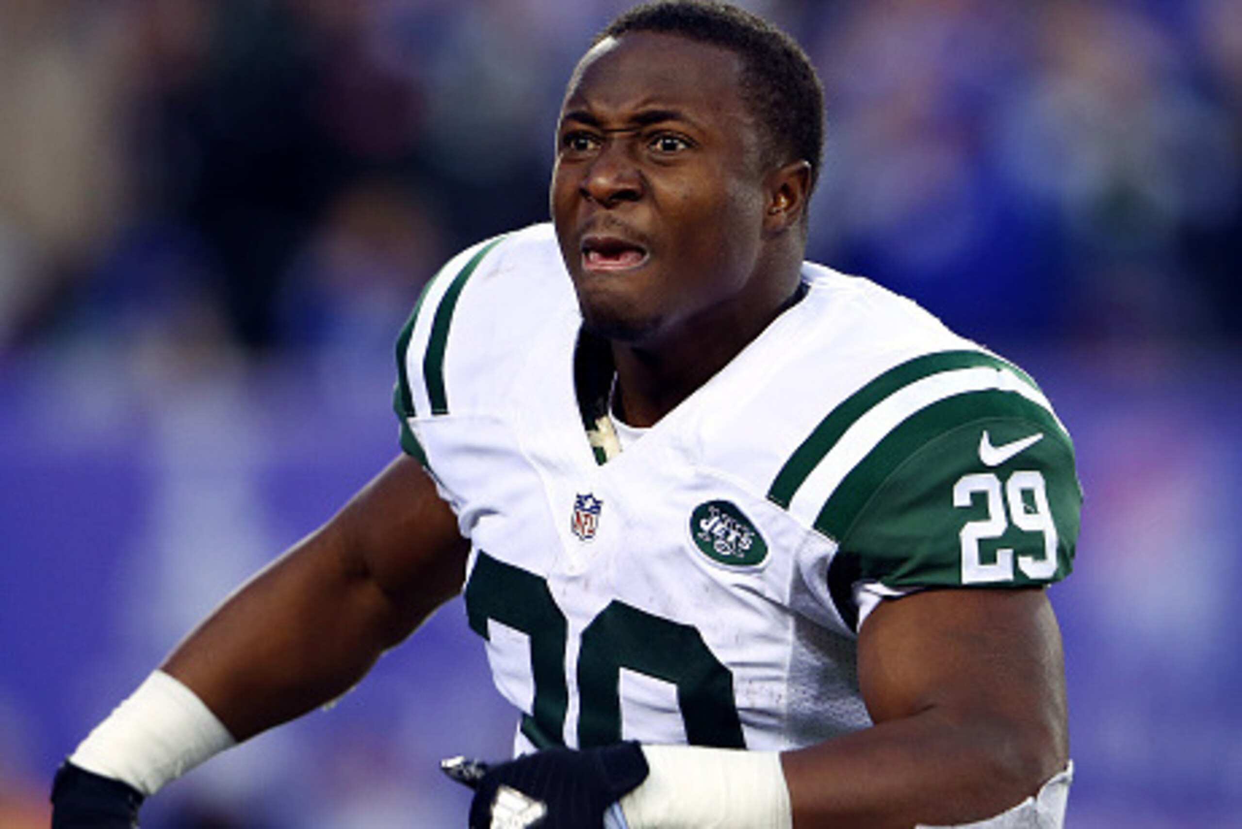 EAST RUTHERFORD, NJ - DECEMBER 06:  Bilal Powell #29 of the New York Jets celebrates after defeating the New York Giants by a score of 23-20 at MetLife Stadium on December 6, 2015 in East Rutherford, New Jersey.  (Photo by Michael Heiman/Getty Images)