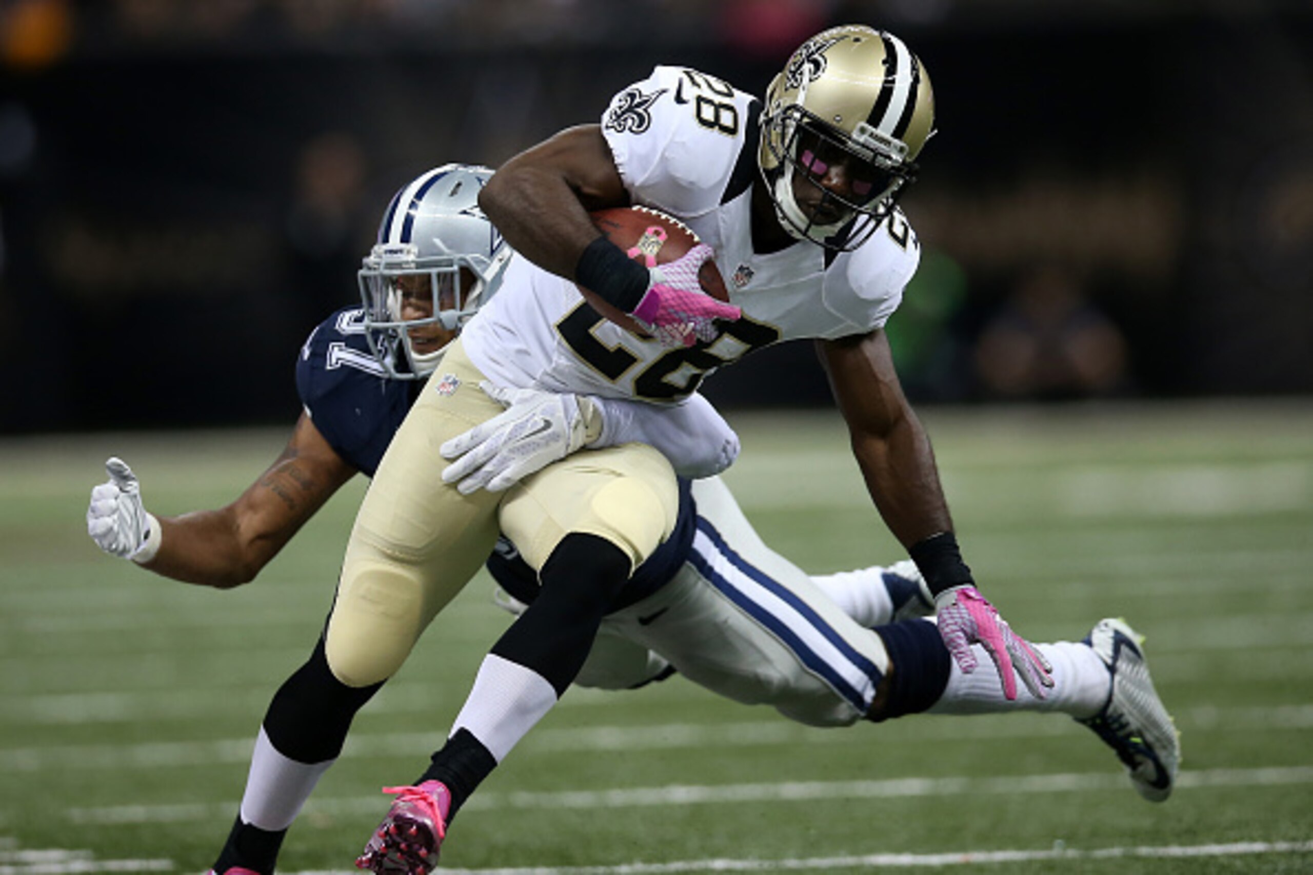 NEW ORLEANS, LA - OCTOBER 04:   C.J. Spiller #28 of the New Orleans Saints runs the ball for a first down during the fourth quarter against the Dallas Cowboys at Mercedes-Benz Superdome on October 4, 2015 in New Orleans, Louisiana.  (Photo by Chris Grayth