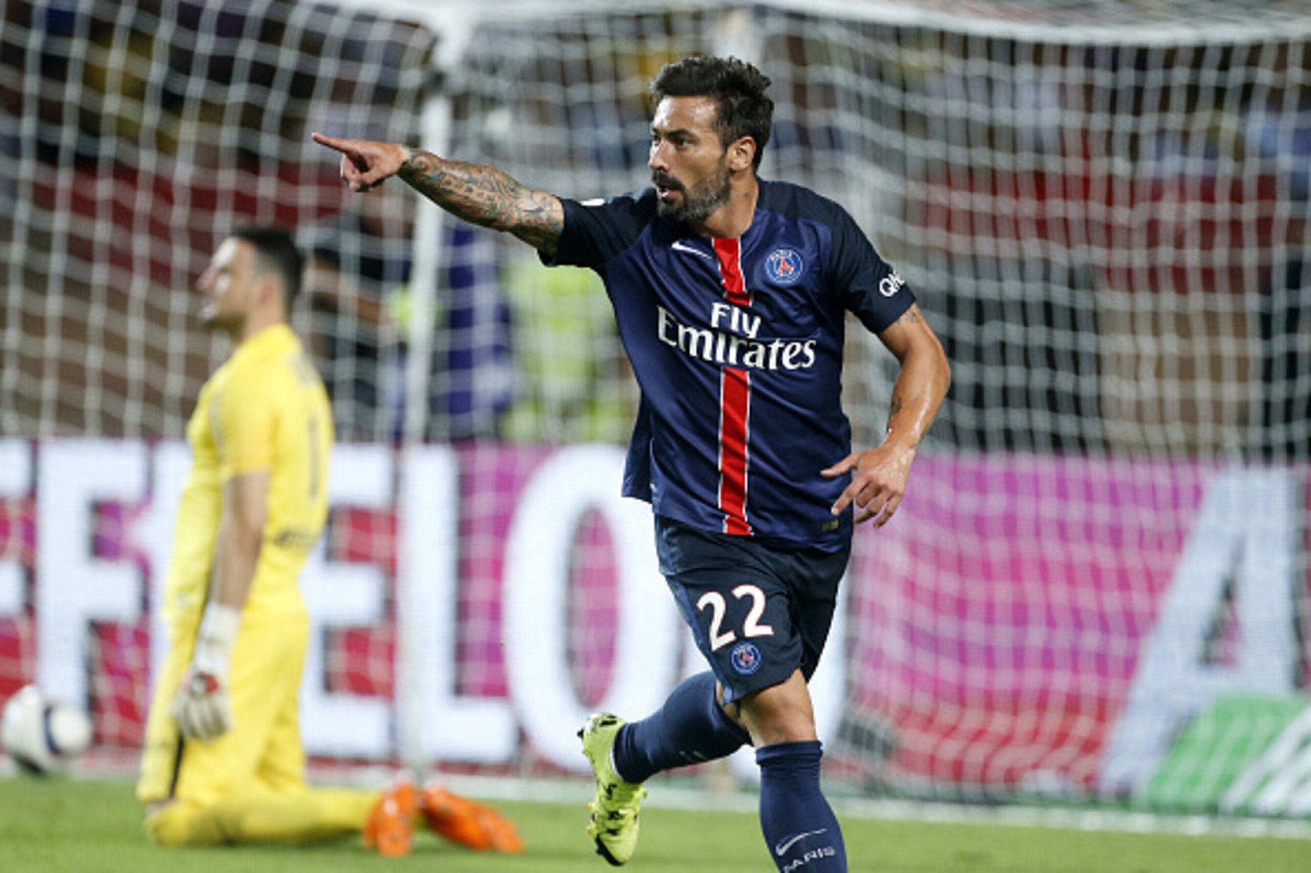 MONACO - AUGUST 30: Ezequiel Lavezzi of PSG celebrates scoring a goal while goalkeeper of Monaco Danijel Subasic looks on during the French Ligue 1 match between AS Monaco and Paris Saint-Germain at Stade Louis II on August 30, 2015 in Monaco. (Photo by J
