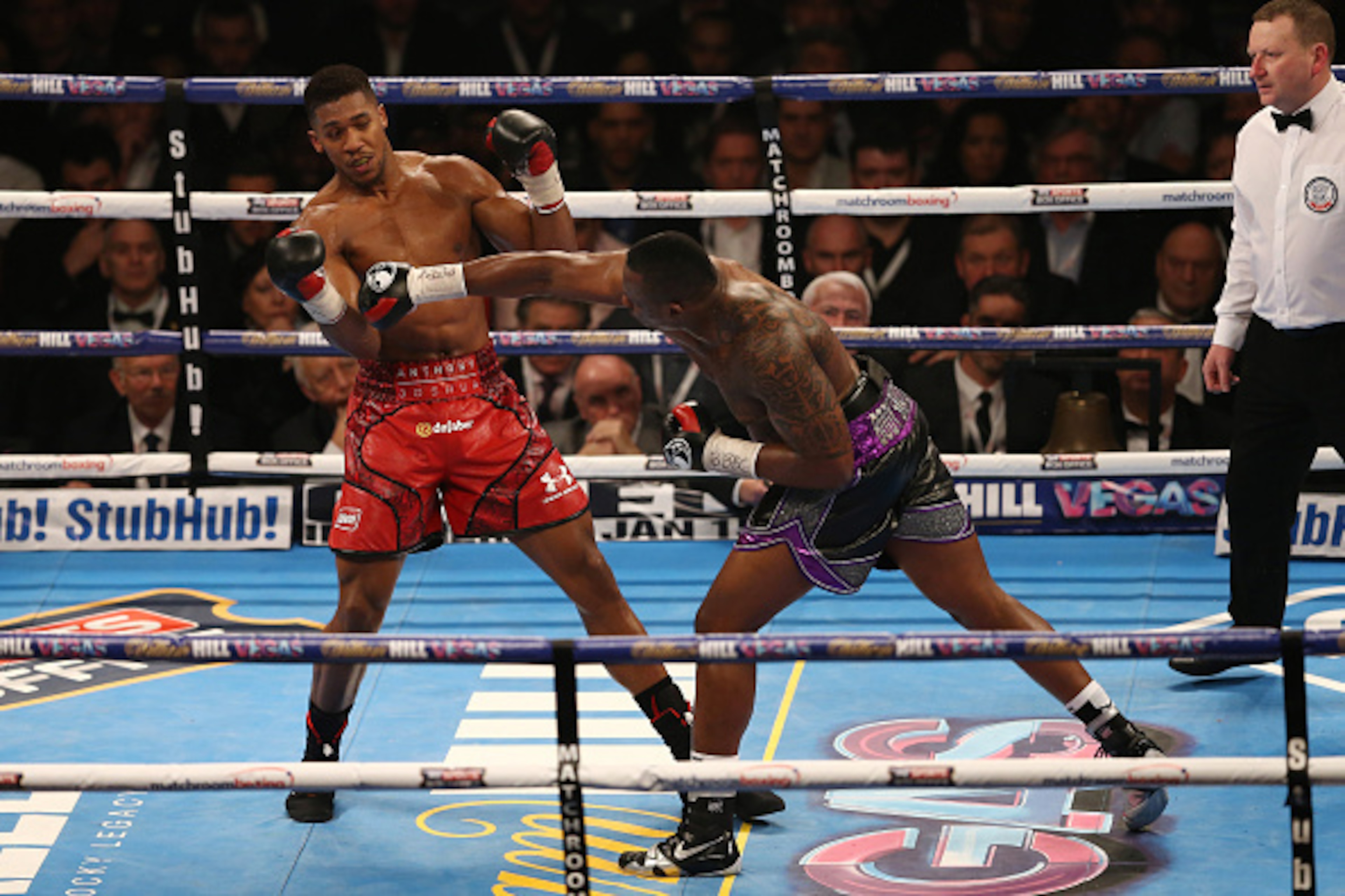 British boxer Anthony Joshua (L) vies against British boxer Dillian Whyte (R) during their British and Commonwealth heavyweight title boxing match at the O2 arena in London on December 12, 2015. AFP PHOTO / JUSTIN TALLIS / AFP / JUSTIN TALLIS        (Phot