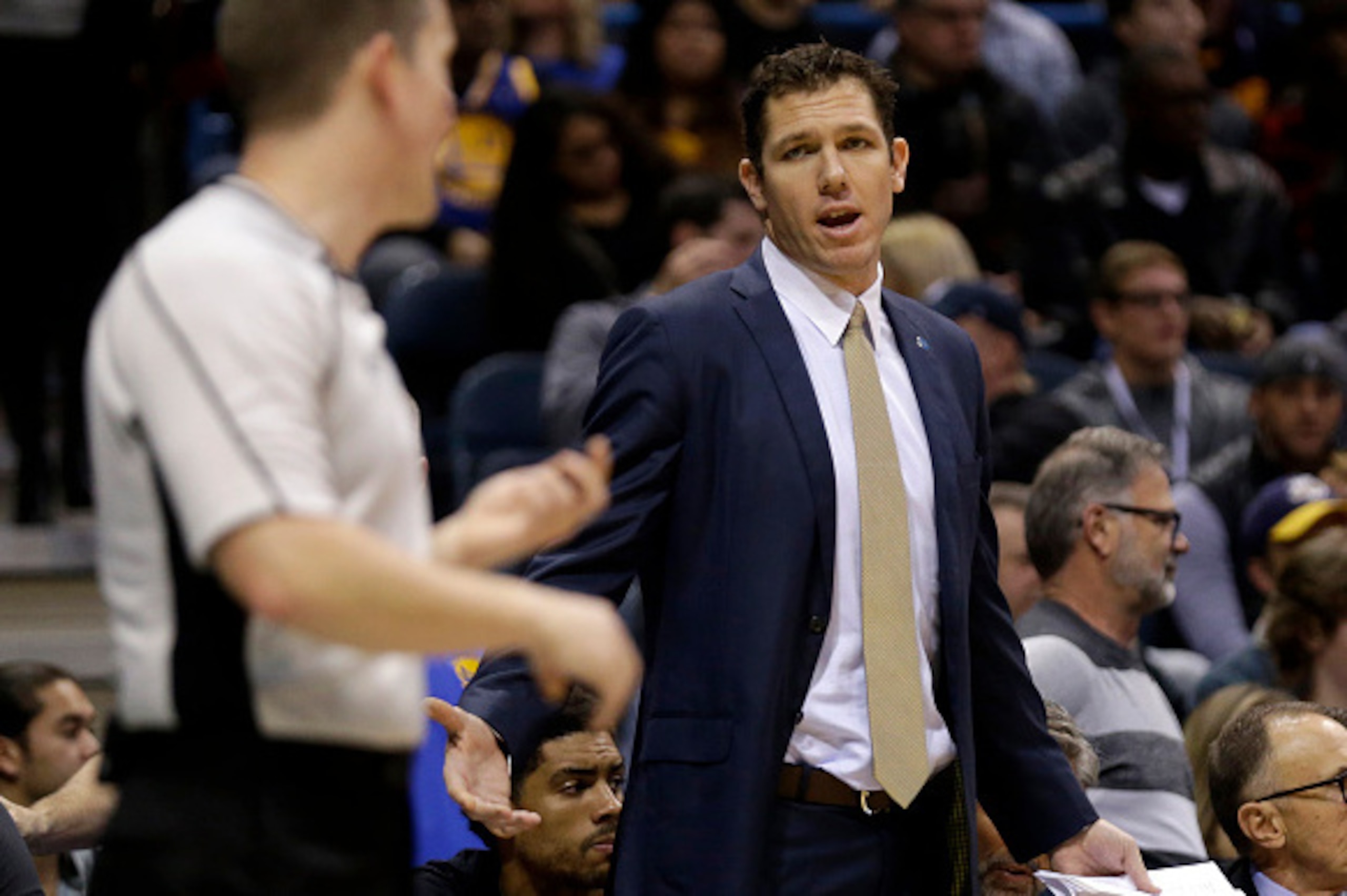 MILWAUKEE, WI - DECEMBER 12: Interim Coach Luke Walton of the Golden State Warriors talks to the referee during the first quarter against the Milwaukee Bucks at BMO Harris Bradley Center on December 12, 2015 in Milwaukee, Wisconsin. NOTE TO USER: User exp