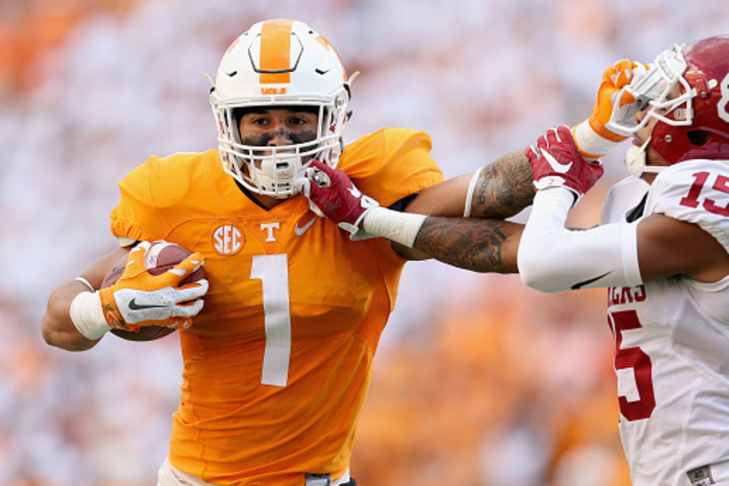 KNOXVILLE, TN - SEPTEMBER 12:  Jalen Hurd #1 of the Tennessee Volunteers runs with the ball while defended by Zack Sanchez #25 of the Oklahoma Sooners during the game at Neyland Stadium on September 12, 2015 in Knoxville, Tennessee.  (Photo by Andy Lyons/