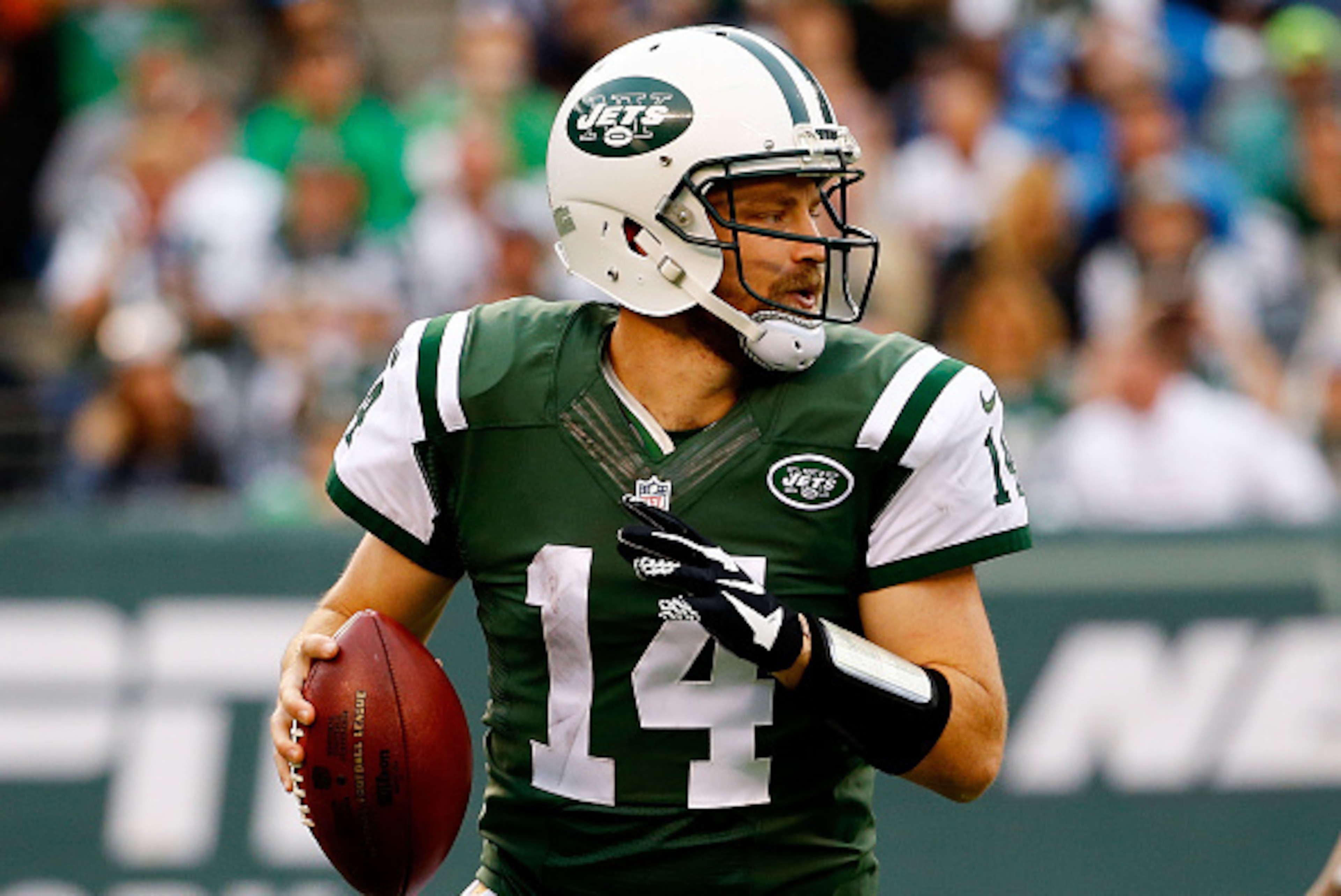 EAST RUTHERFORD, NJ - DECEMBER 13:  Ryan Fitzpatrick #14 of the New York Jets scrambles looks to pass against the Tennessee Titans in the third quarter during their game at MetLife Stadium on December 13, 2015 in East Rutherford, New Jersey.  (Photo by Al