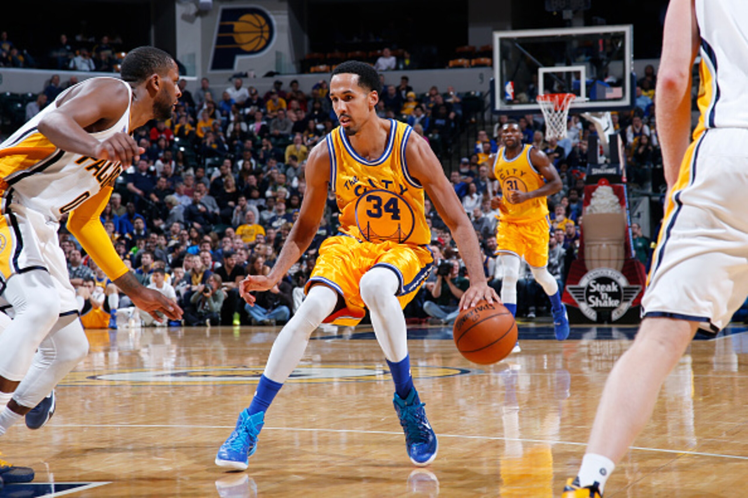 INDIANAPOLIS, IN - DECEMBER 8: Shaun Livingston #34 of the Golden State Warriors handles the ball against the Indiana Pacers during a game at Bankers Life Fieldhouse on December 8, 2015 in Indianapolis, Indiana. The Warriors defeated the Pacers 131-123. N