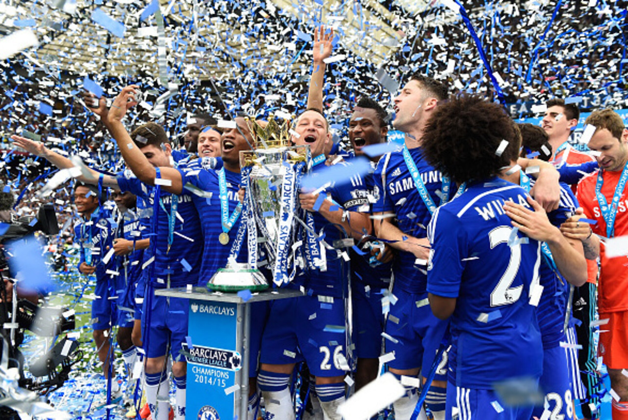 LONDON, ENGLAND - MAY 24:  John Terry of Chelsea celebrates lifts the trophy alongside team mates after the Barclays Premier League match between Chelsea and Sunderland at Stamford Bridge on May 24, 2015 in London, England. Chelsea were crowned Premier Le