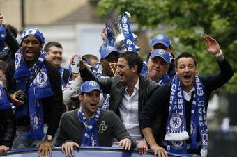 Chelsea's Captain John Terry (R), English midfielder Frank Lampard (2nd R), Czech goalkeeper Petr Cech (3rd R) and Ivorian striker Didier Drogba (L) show off the Barclays Premiership Trophy and FA Cup during their victory parade at Stamford Bridge, London