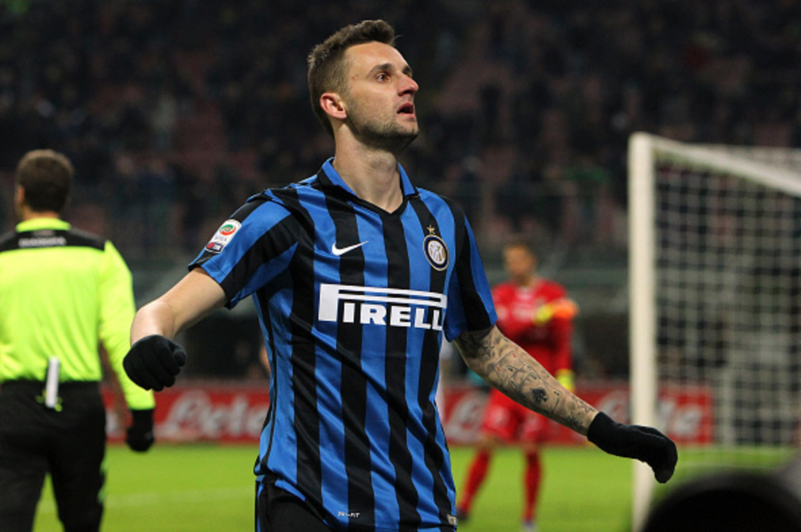 MILAN, ITALY - NOVEMBER 22:  Marcelo Brozovic of FC Internazionale Milano celebrates his goal during the Serie A match between FC Internazionale Milano and Frosinone Calcio at Stadio Giuseppe Meazza on November 22, 2015 in Milan, Italy.  (Photo by Marco L