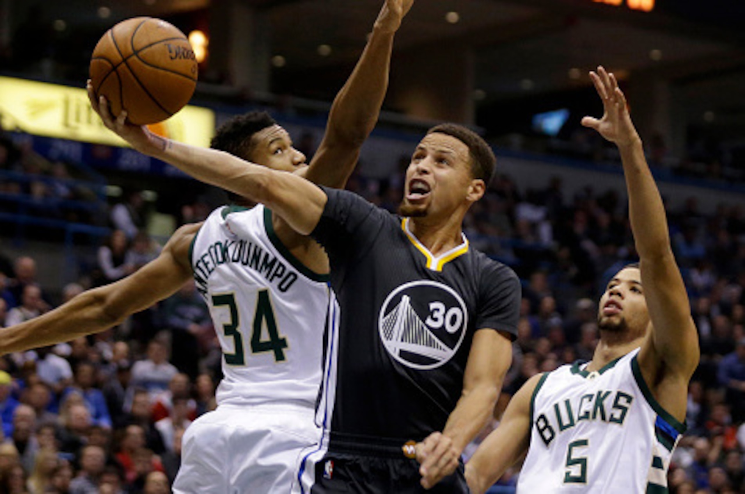 MILWAUKEE, WI - DECEMBER 12: Stephen Curry #30 of the Golden State Warriors drives to the hoop for two points during the first quarter against the Milwaukee Bucks at BMO Harris Bradley Center on December 12, 2015 in Milwaukee, Wisconsin. NOTE TO USER: Use